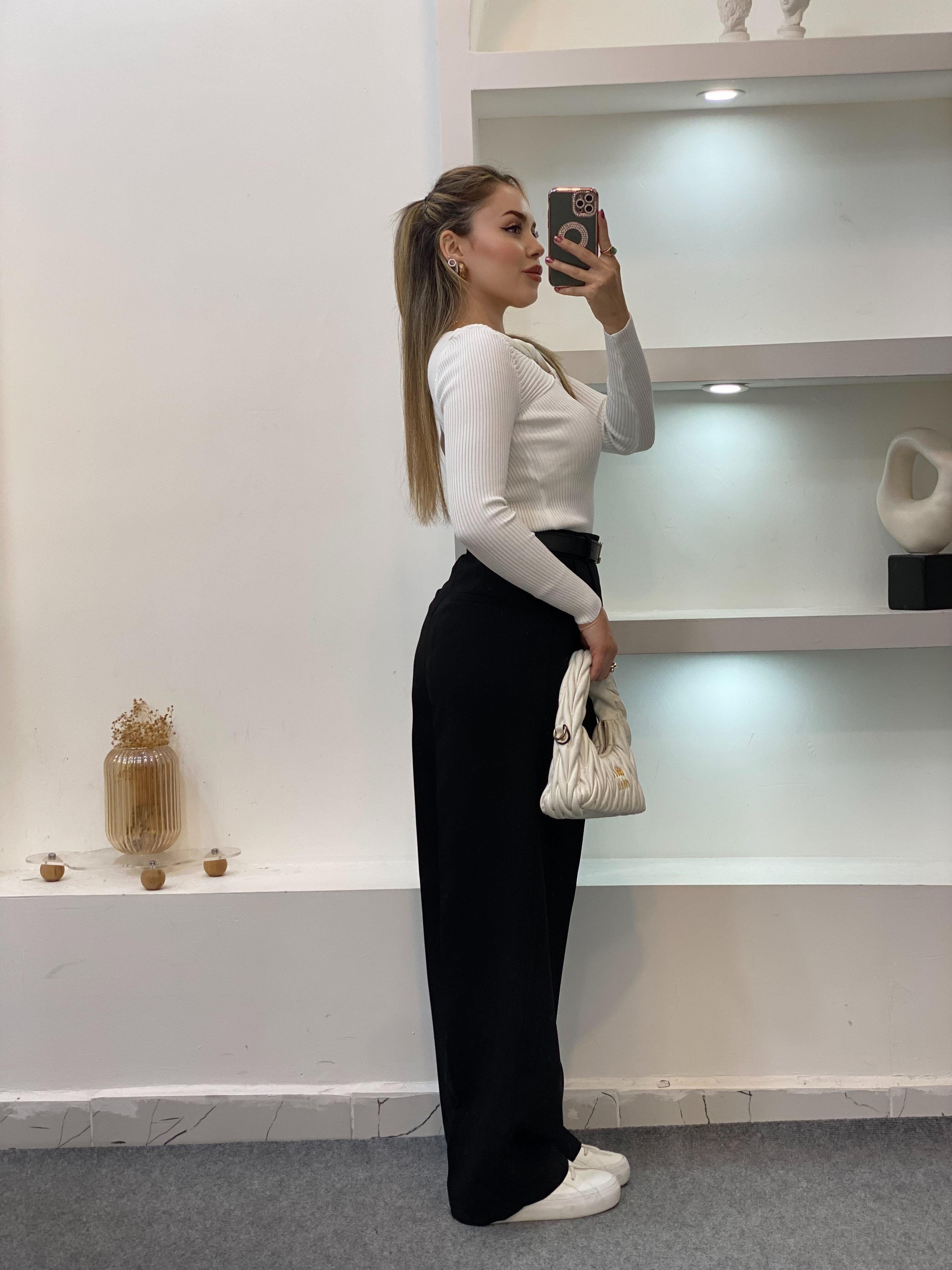 Beyaz Önü Pencereli Model Triko Bluz