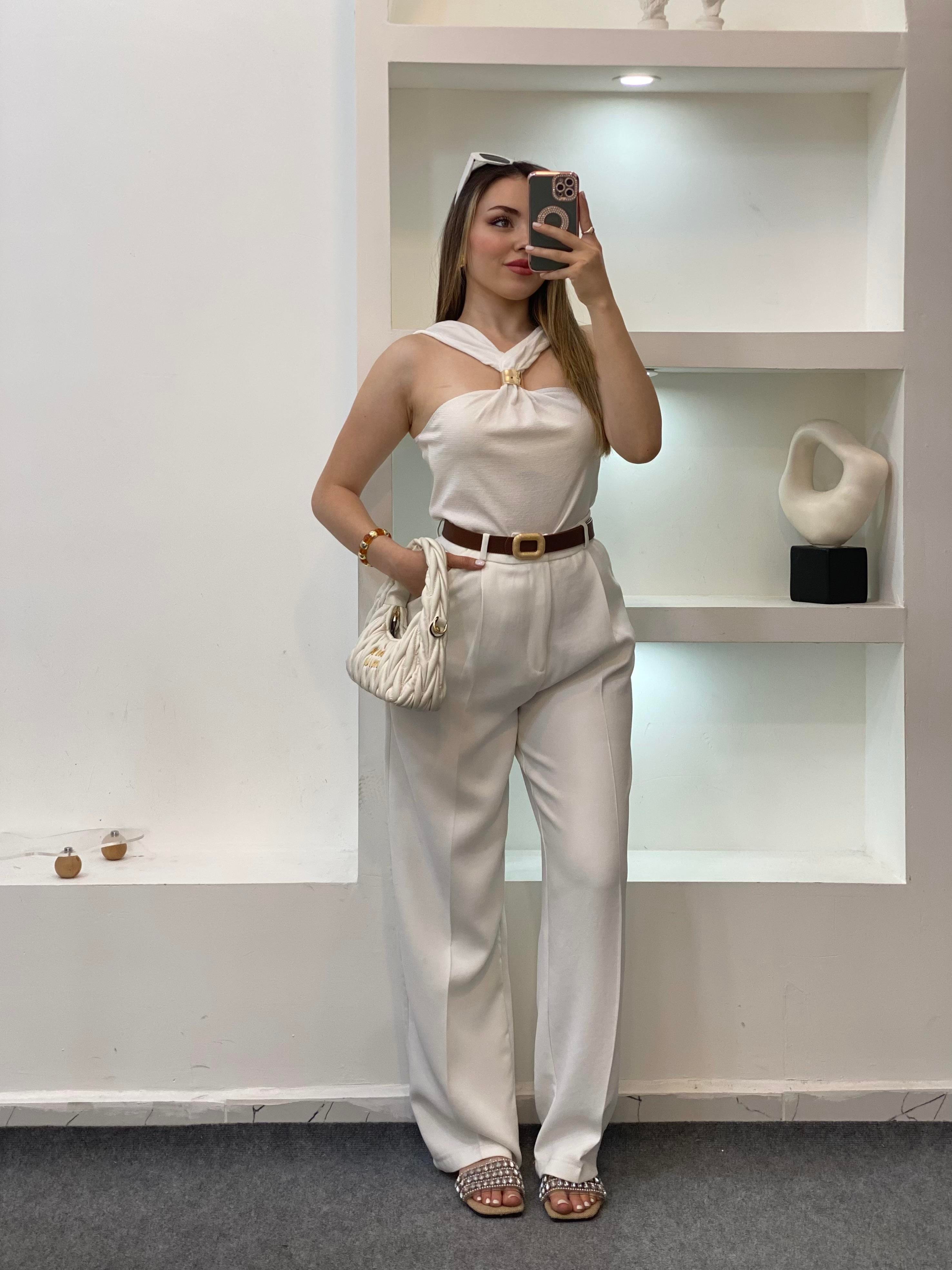 Beyaz Önü Tokalı Model Triko Bluz