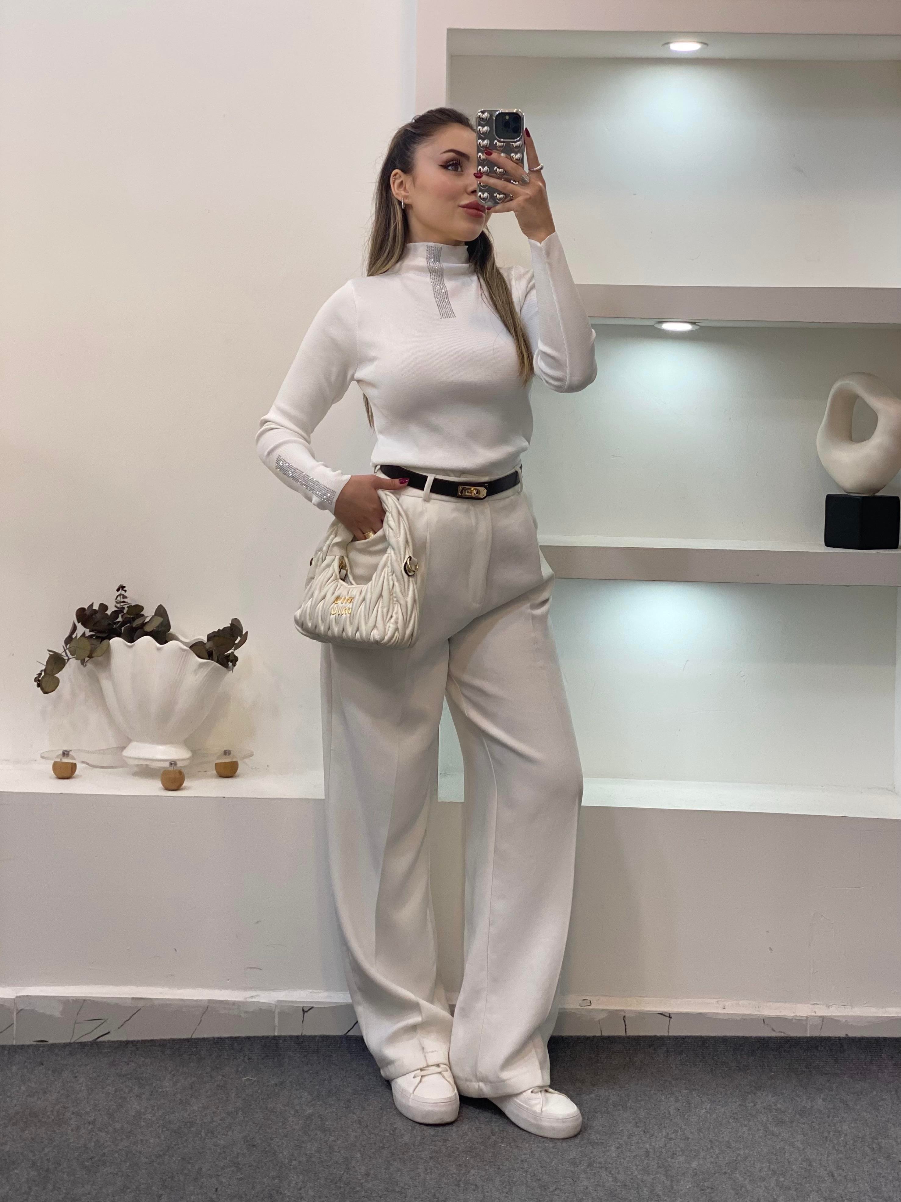 Beyaz Önü Ve Kolları Parıltılı Taşlı Triko Bluz