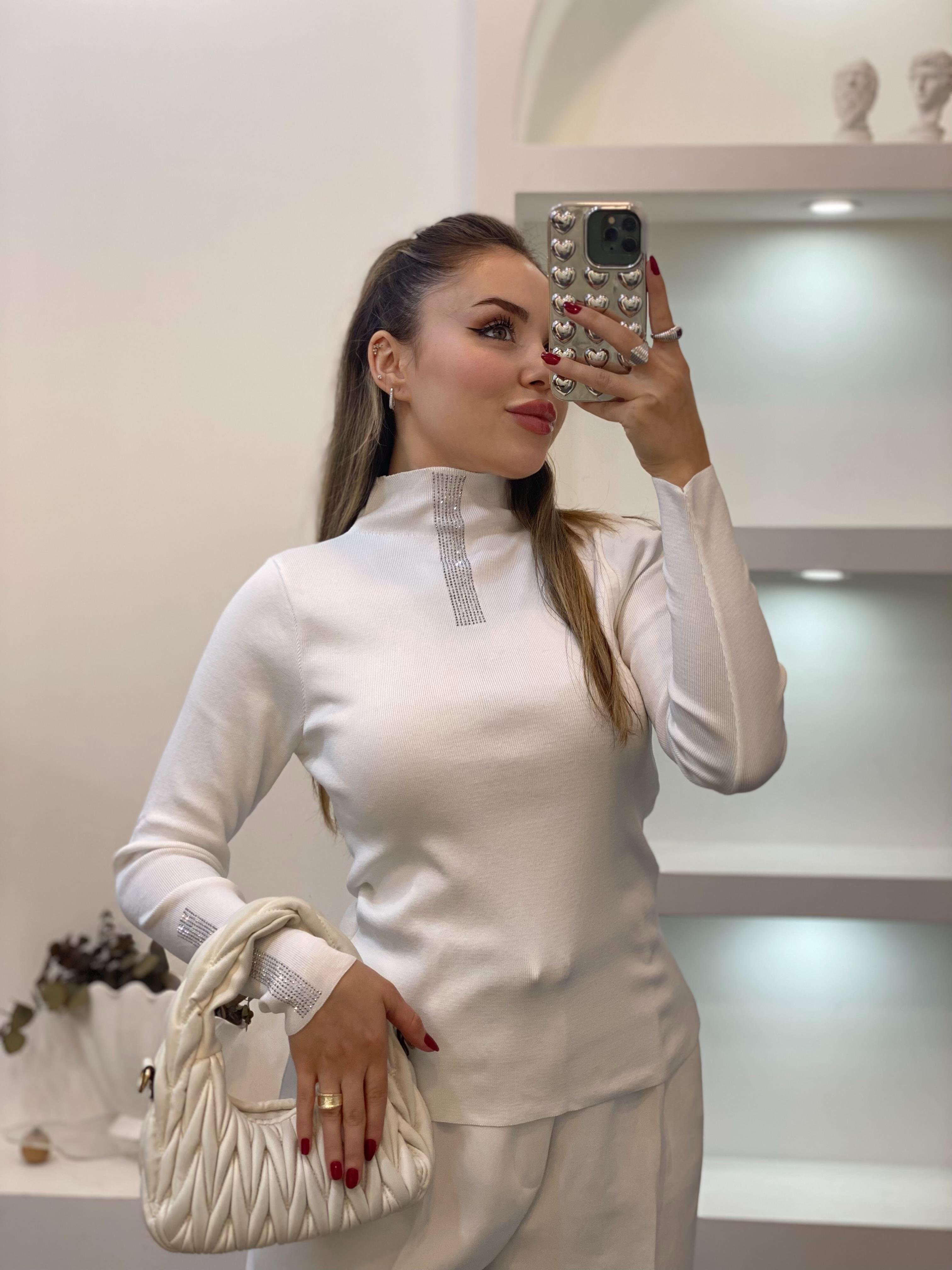 Beyaz Önü Ve Kolları Parıltılı Taşlı Triko Bluz