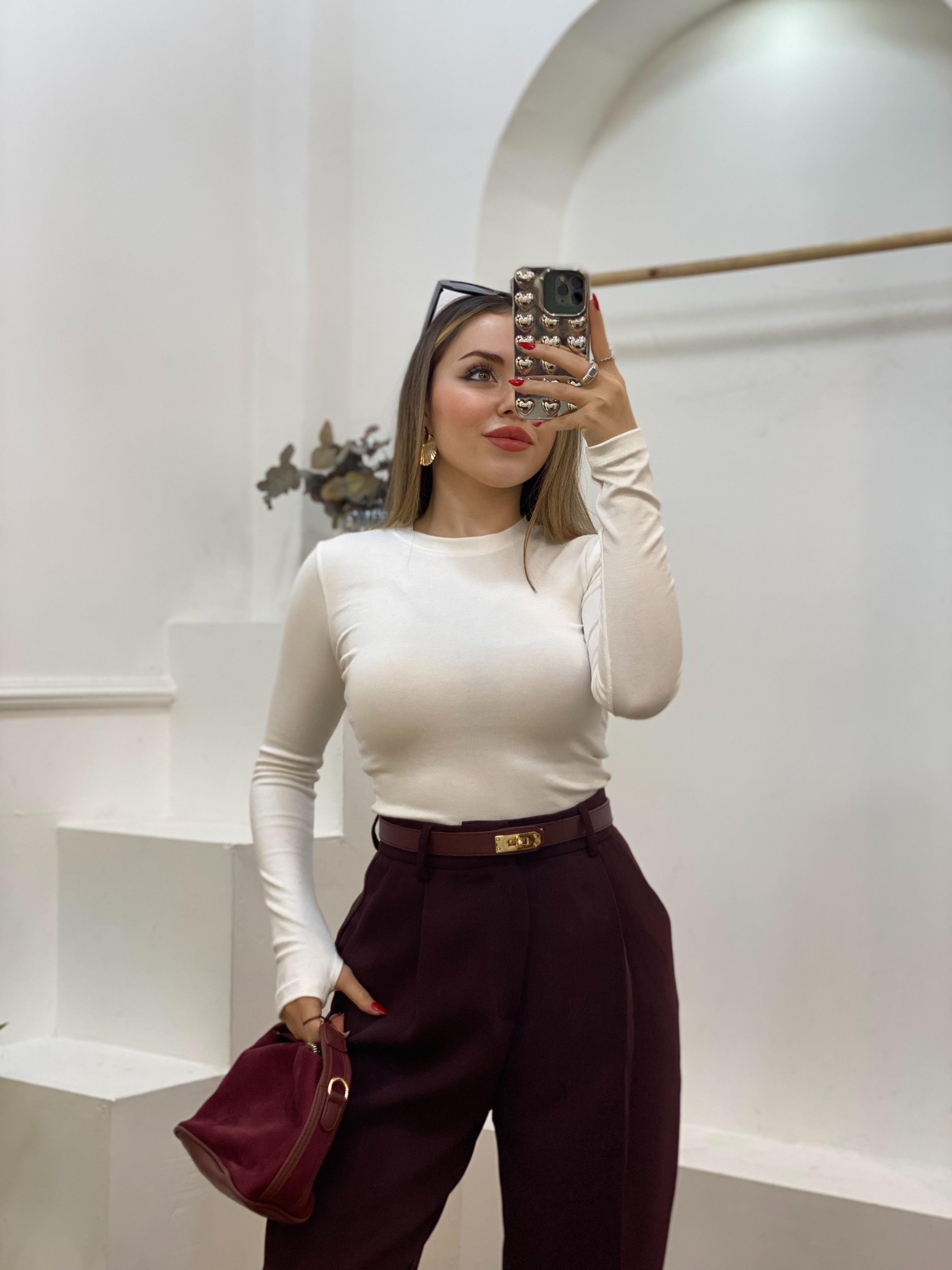 Beyaz Parmak Geçirmeli Model Modal Kumaş Basic Bluz