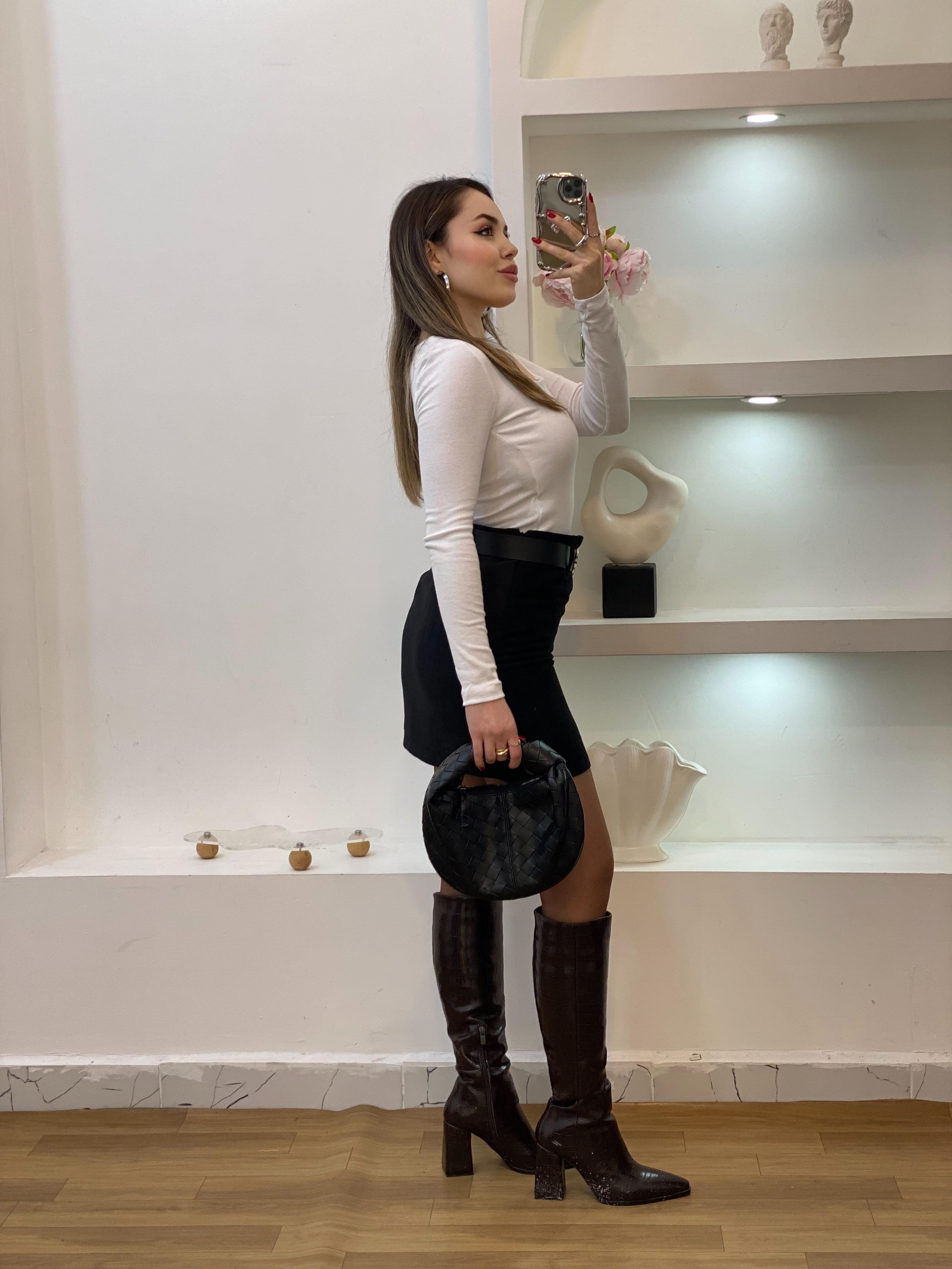 Beyaz Sandık Yaka Basic Bluz