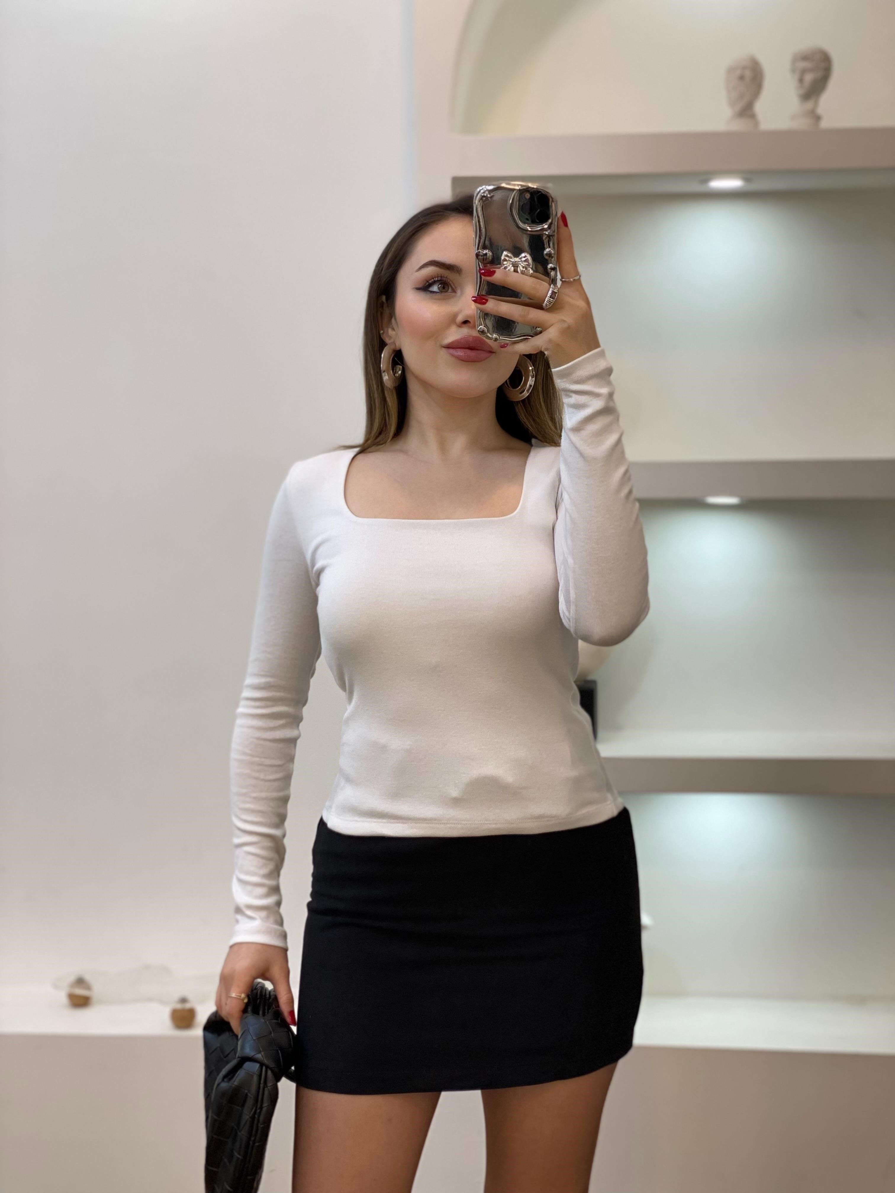Beyaz Sandık Yaka Basic Bluz