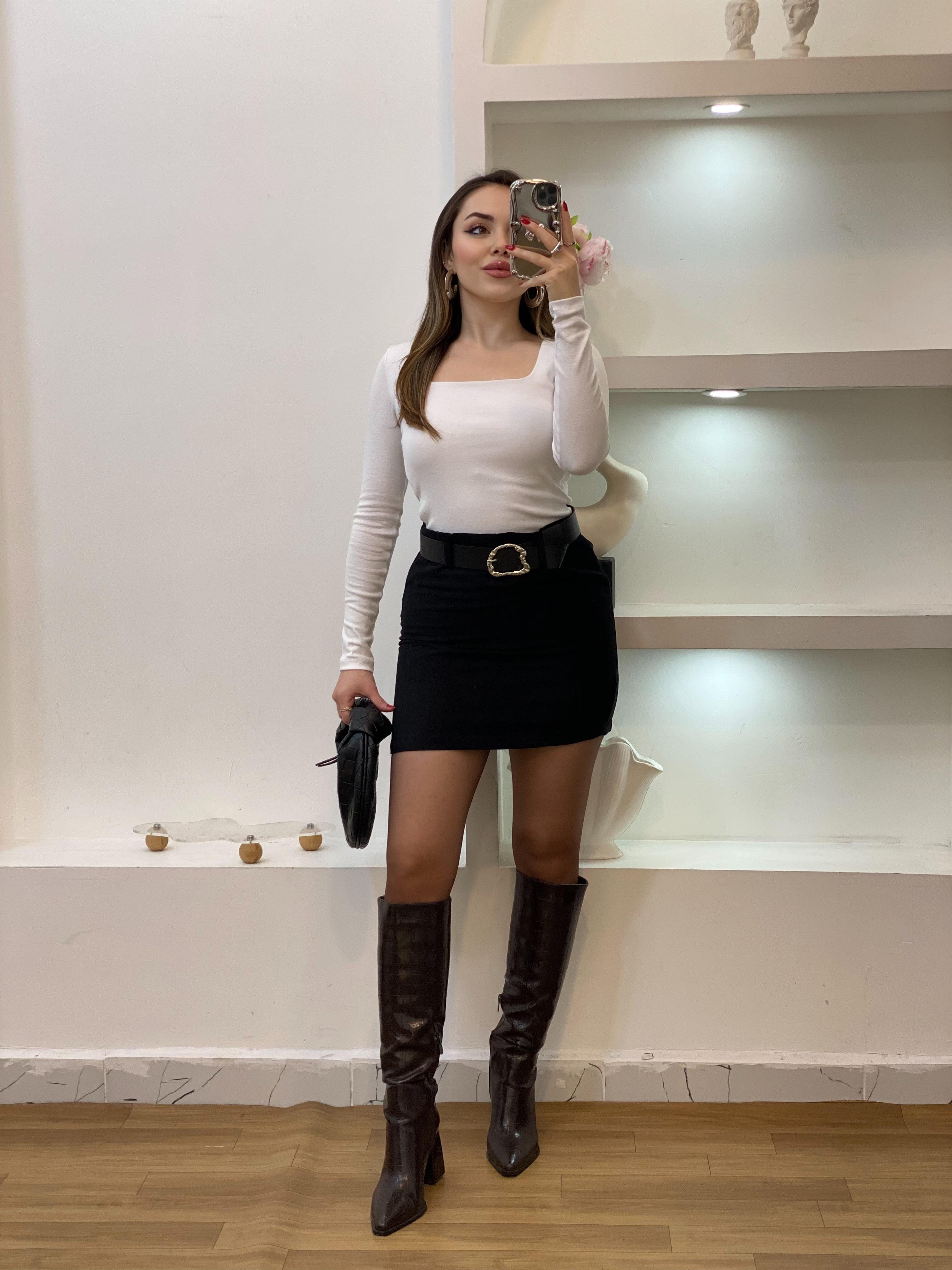 Beyaz Sandık Yaka Basic Bluz