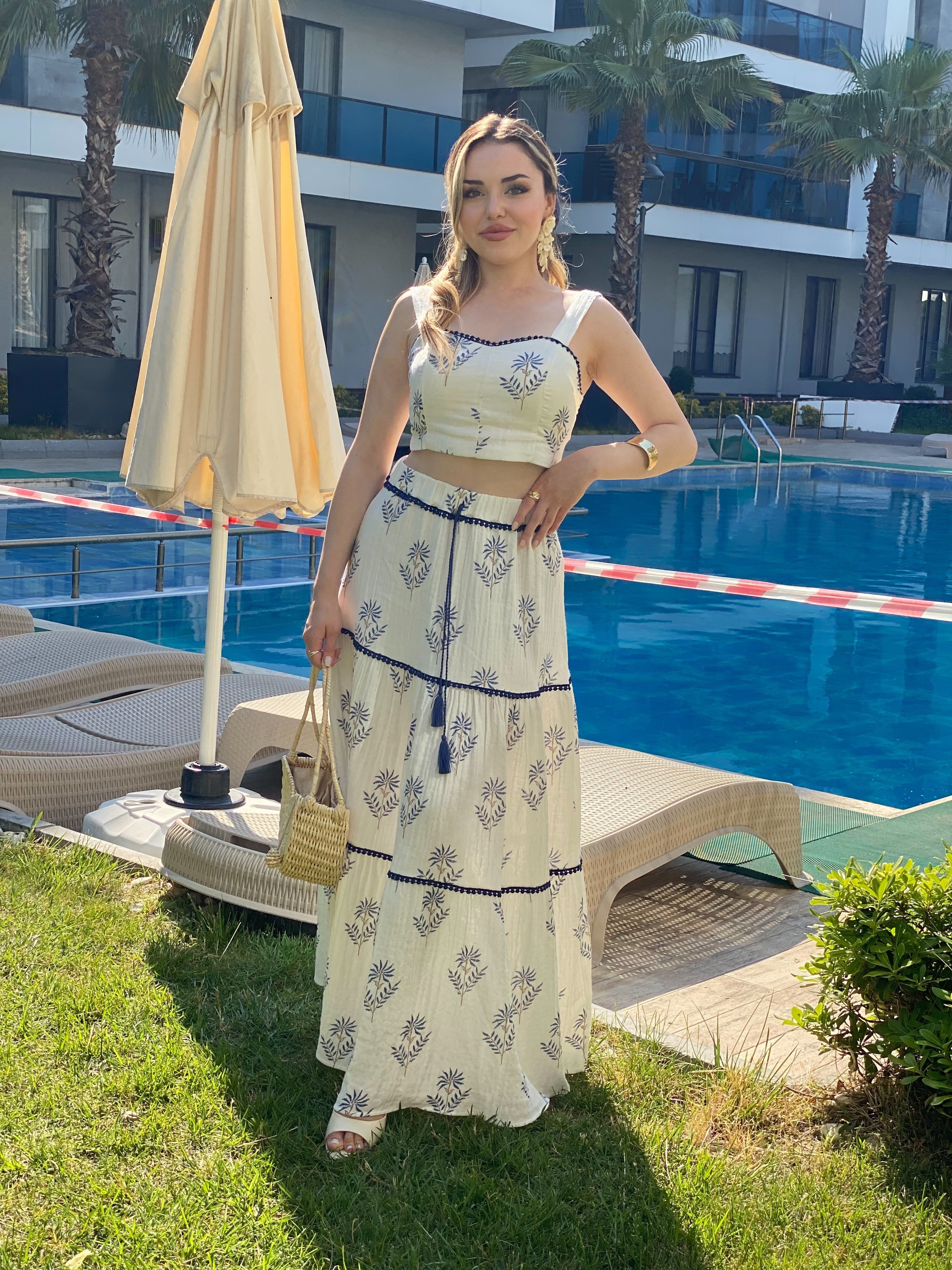 Beyaz Üzerine Mavi Nakışlı Müslin Takım
