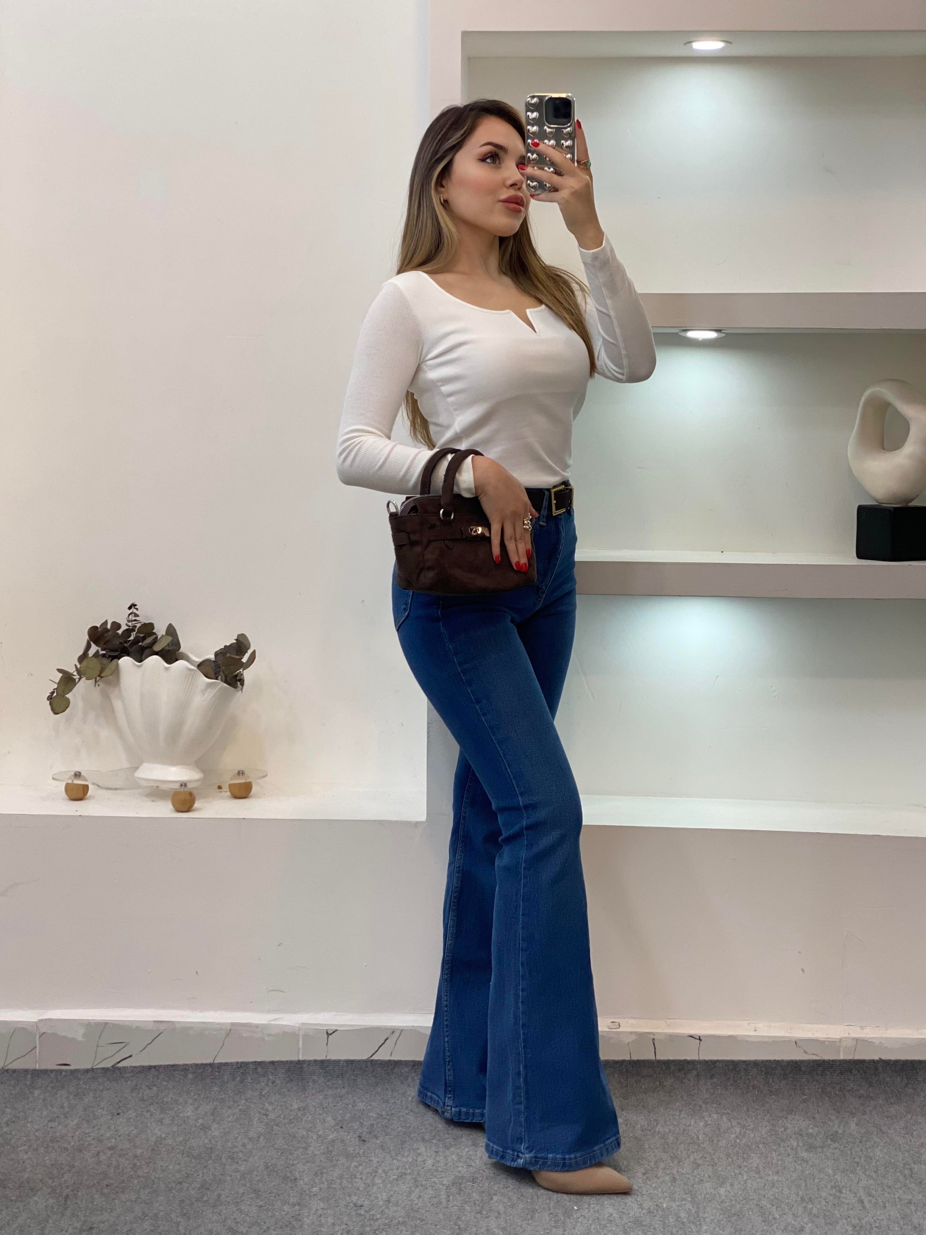 Beyaz V Model Fitilli Basic Bluz