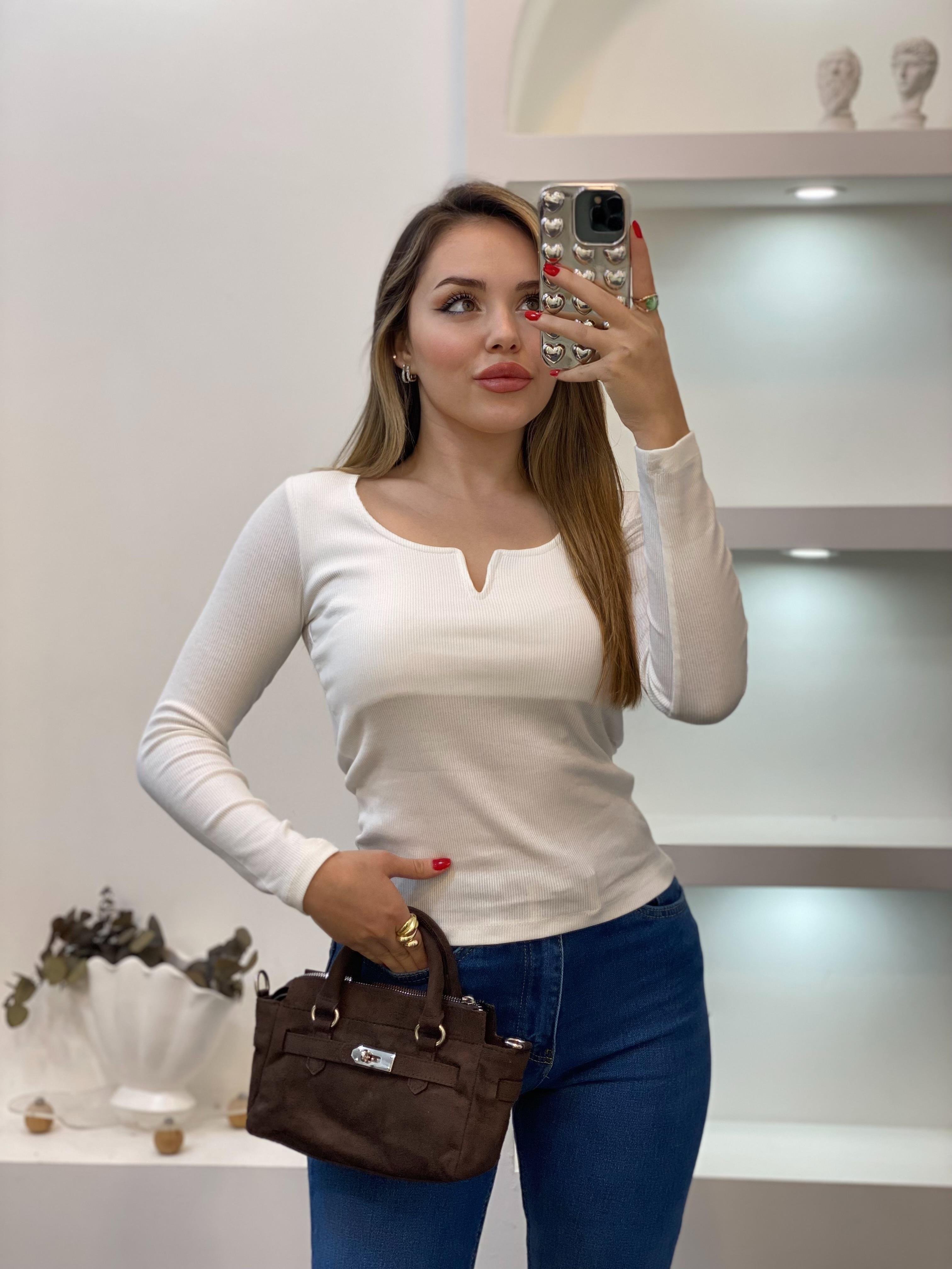 Beyaz V Model Fitilli Basic Bluz