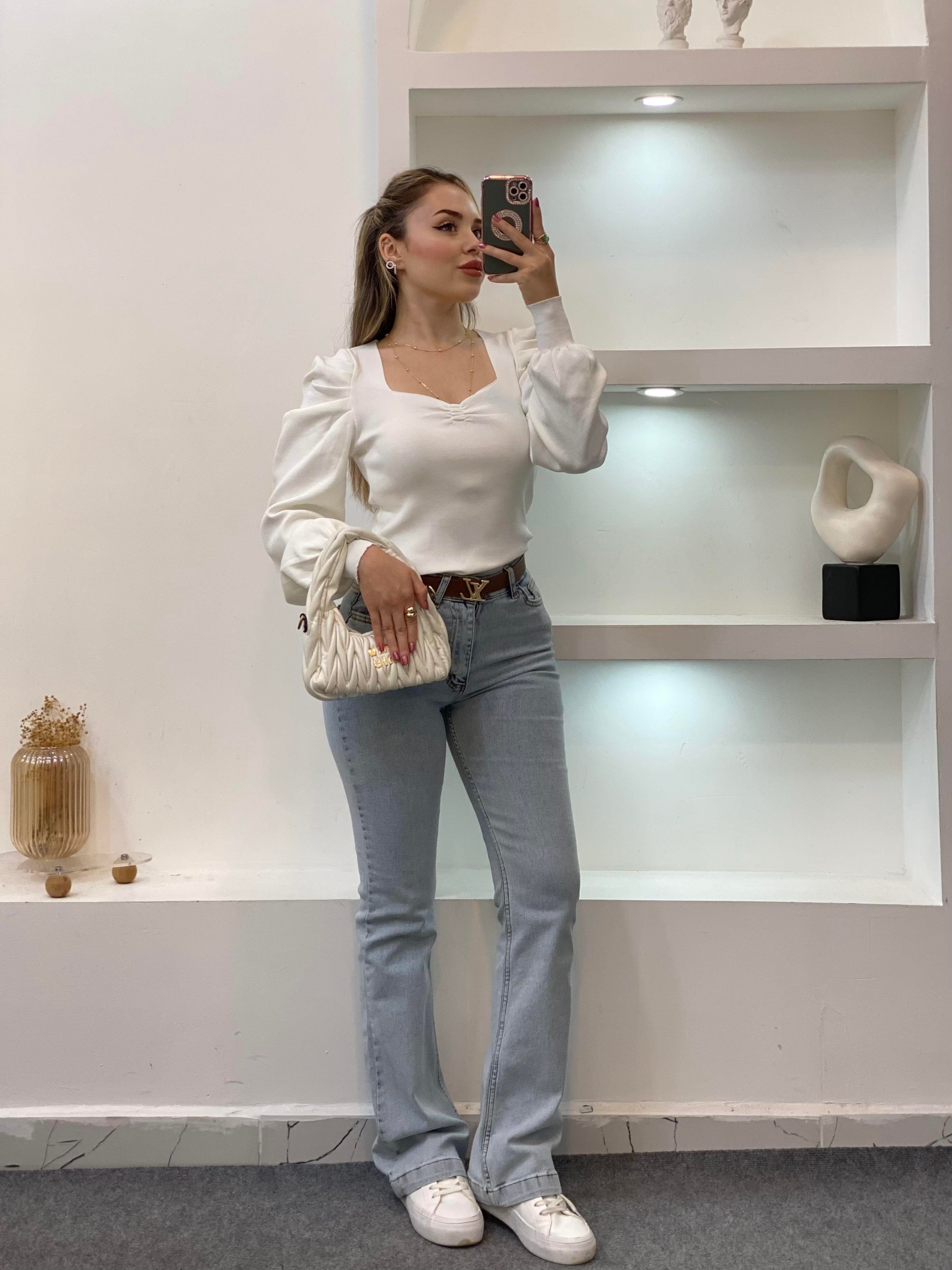 Beyaz Yaka Büzgülü Model Triko Bluz