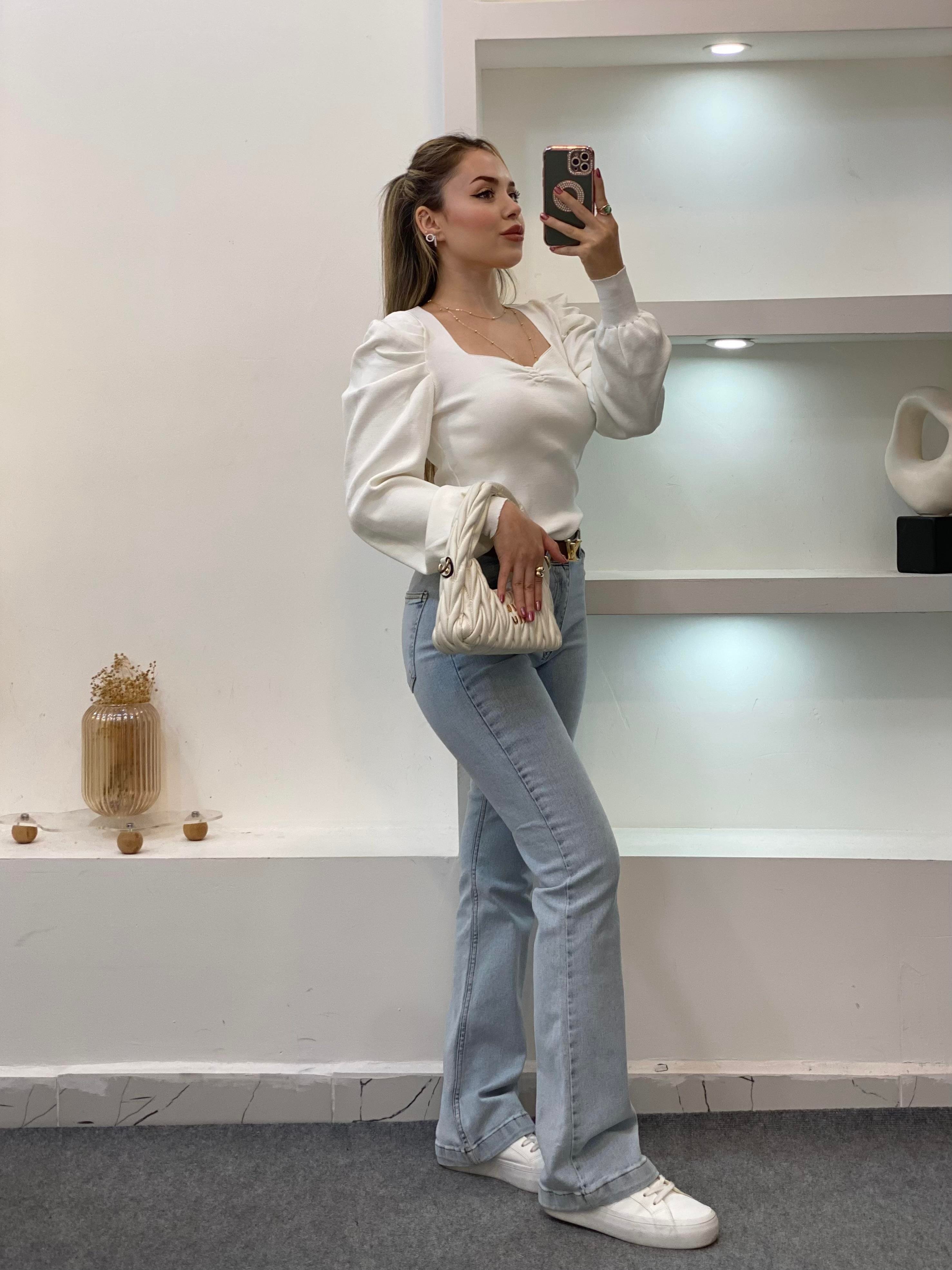 Beyaz Yaka Büzgülü Model Triko Bluz