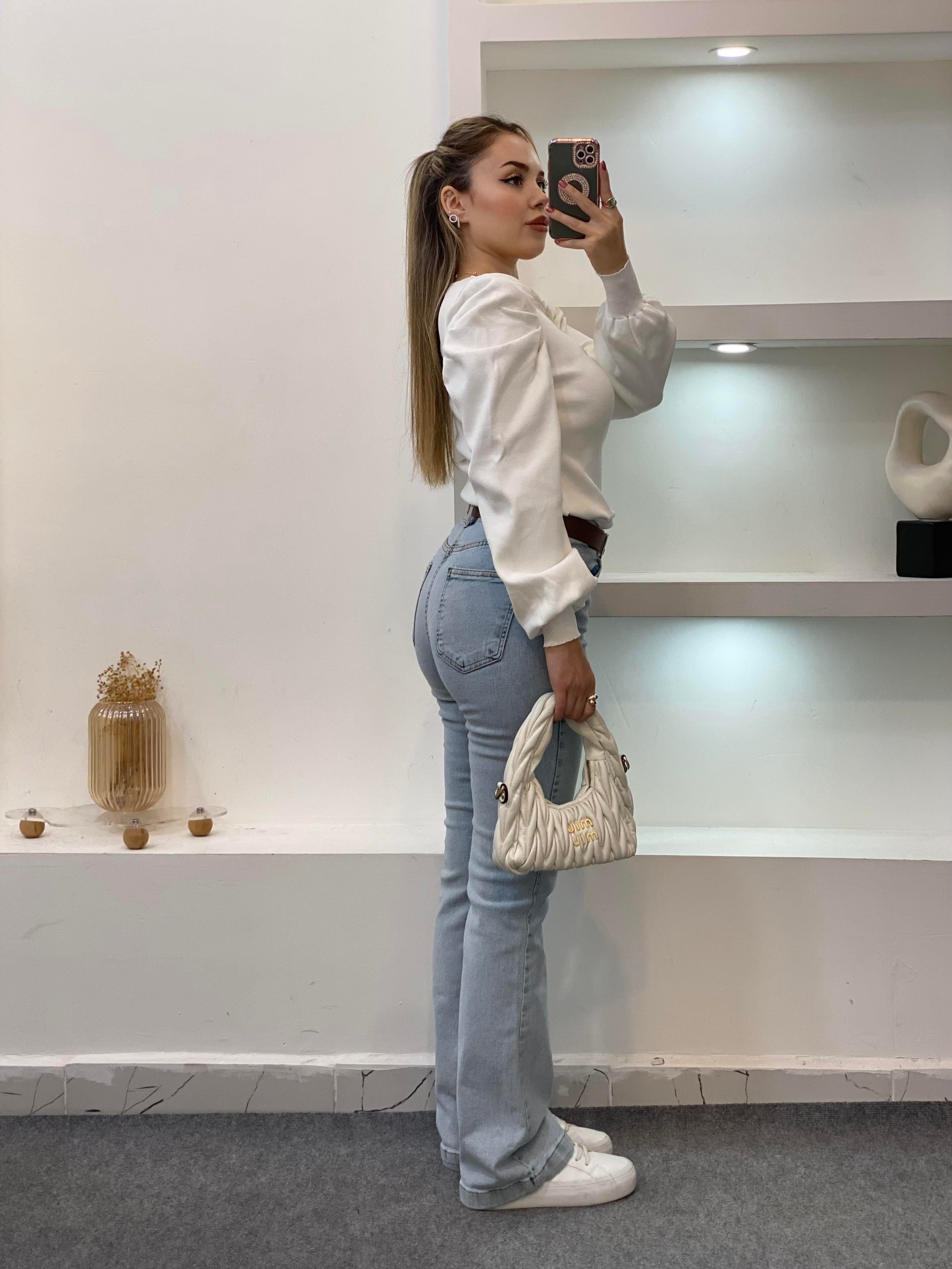 Beyaz Yaka Büzgülü Model Triko Bluz