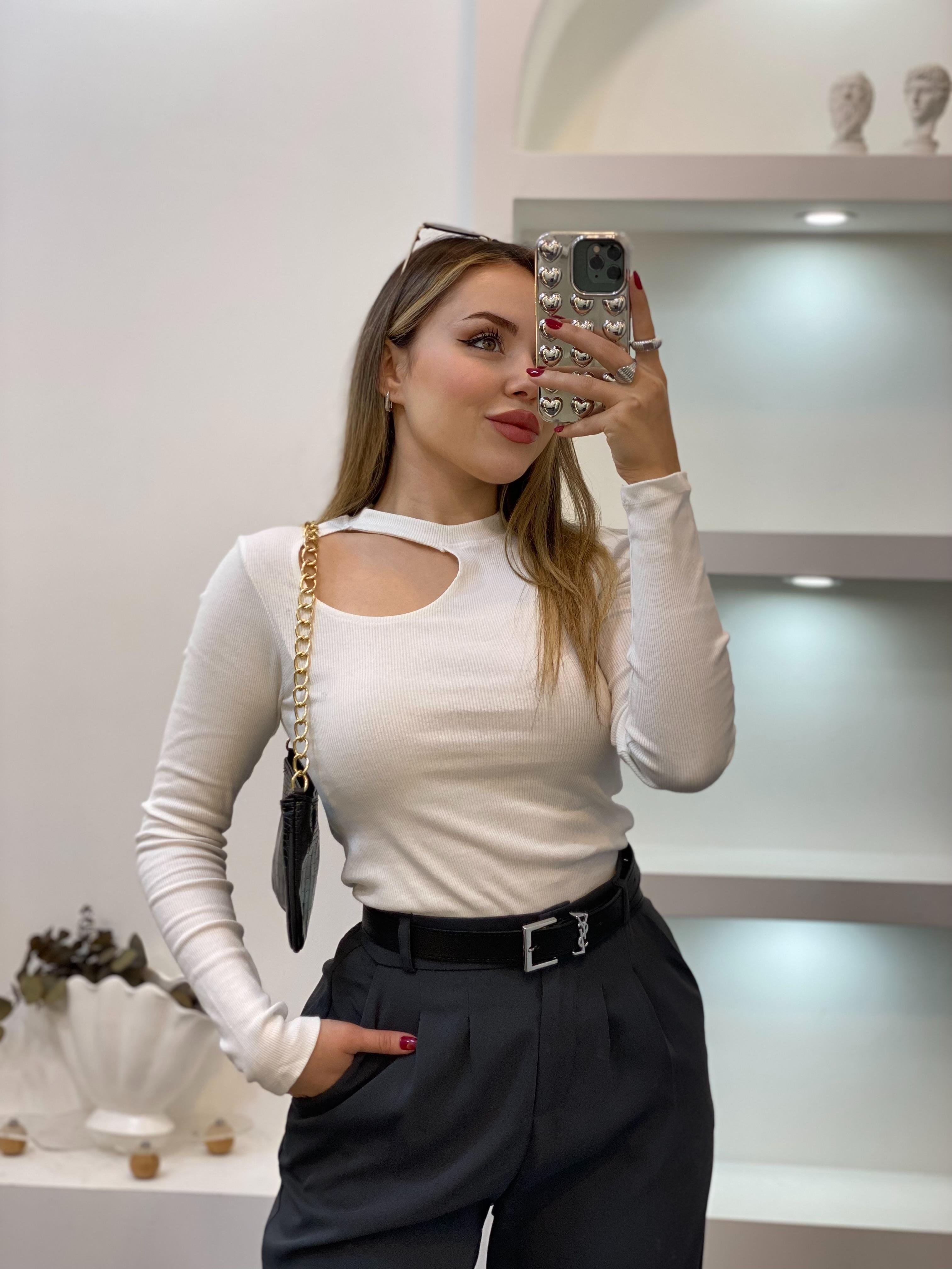 Beyaz Yaka Pencereli Fitilli Basic Bluz