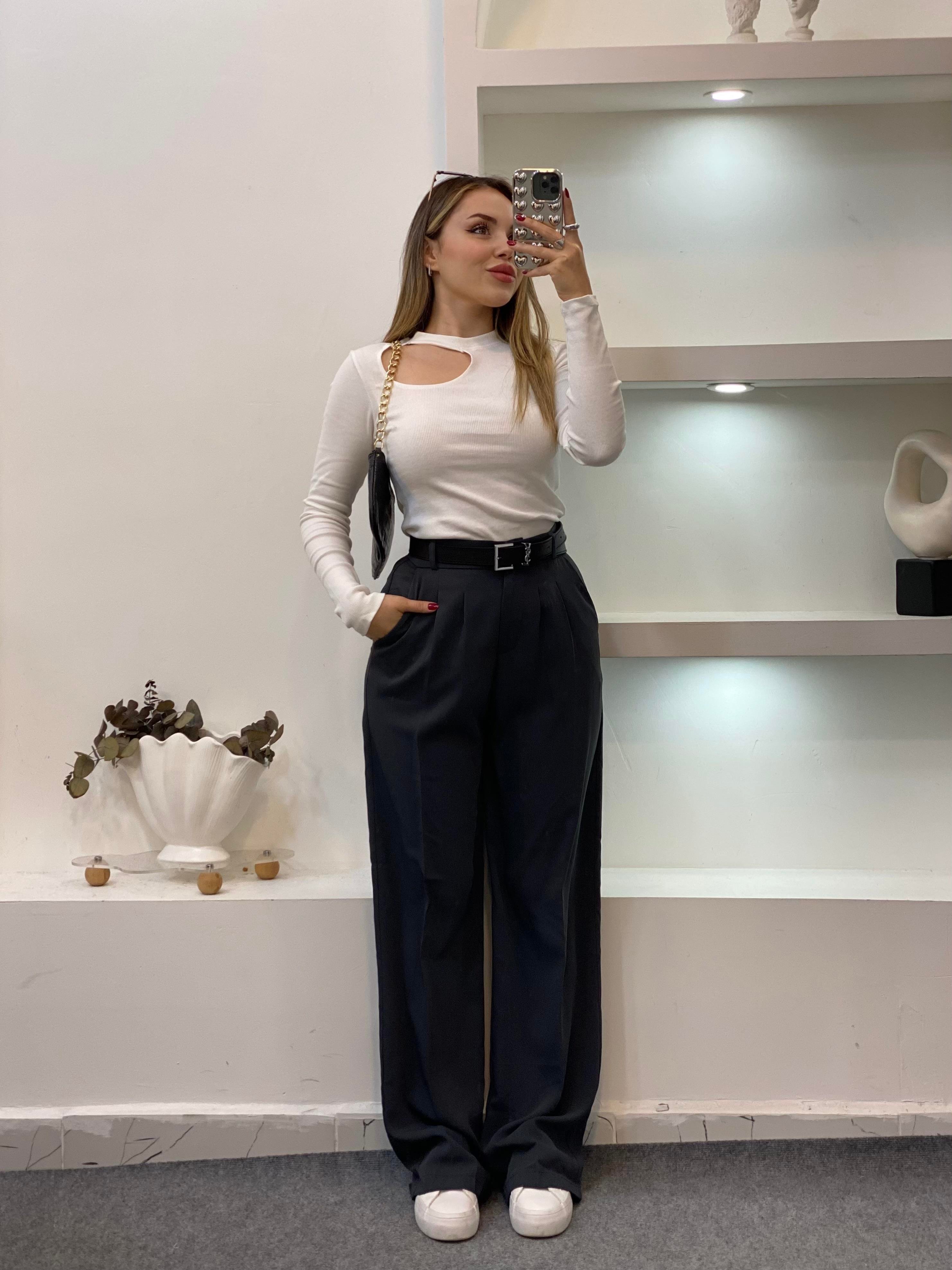 Beyaz Yaka Pencereli Fitilli Basic Bluz