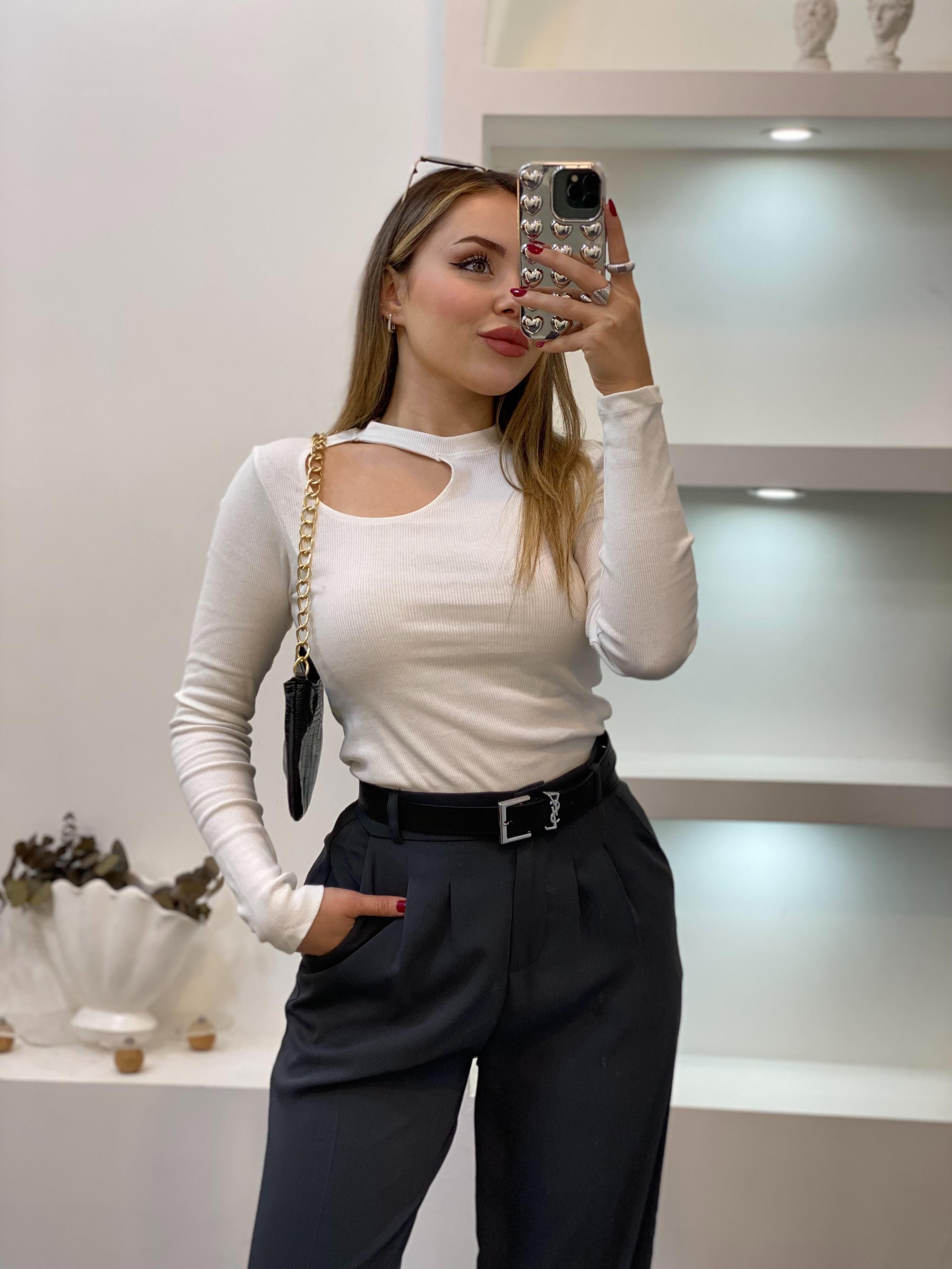 Beyaz Yaka Pencereli Fitilli Basic Bluz