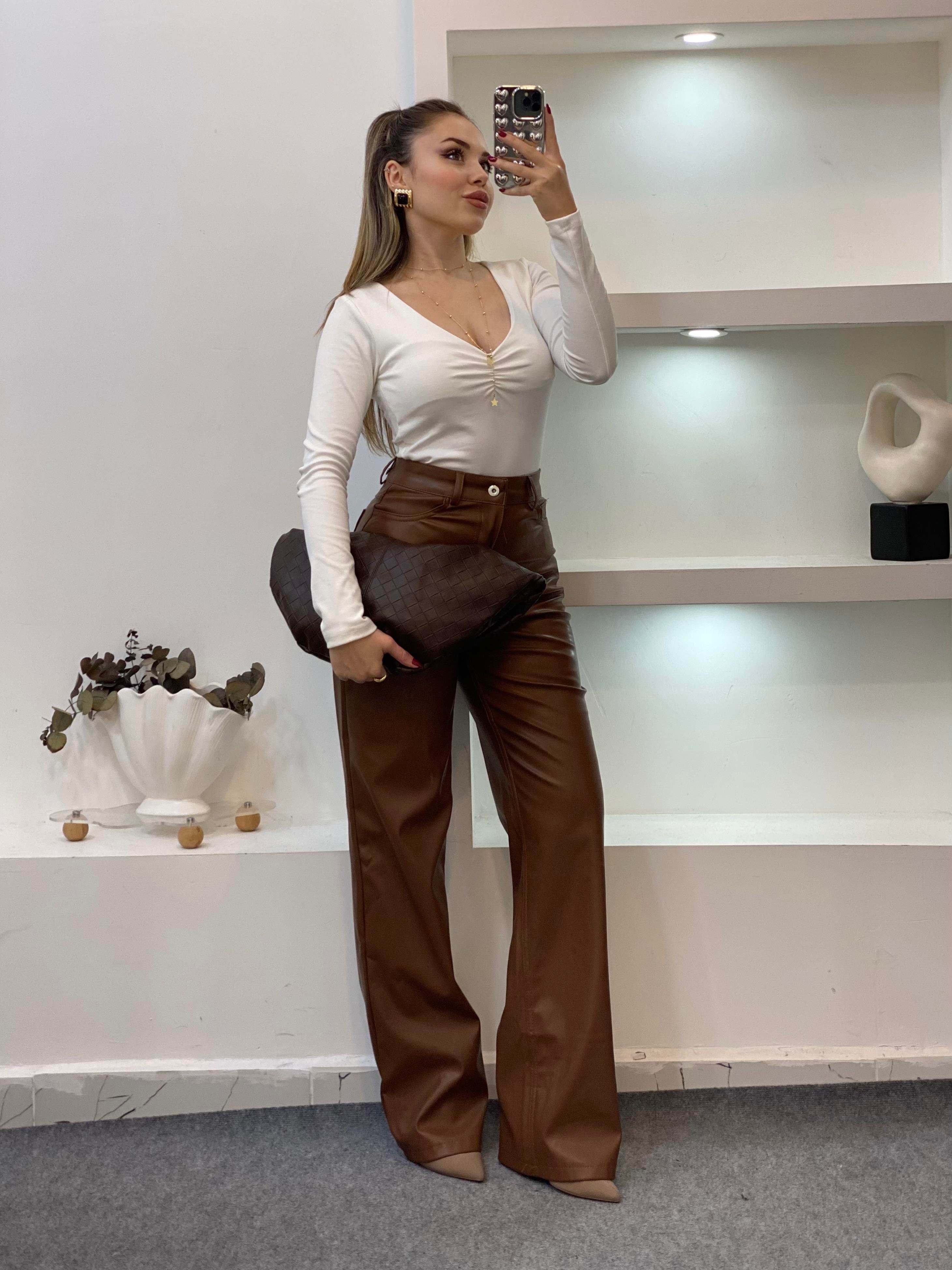 Beyaz Yakası Büzgülü Basic Bluz