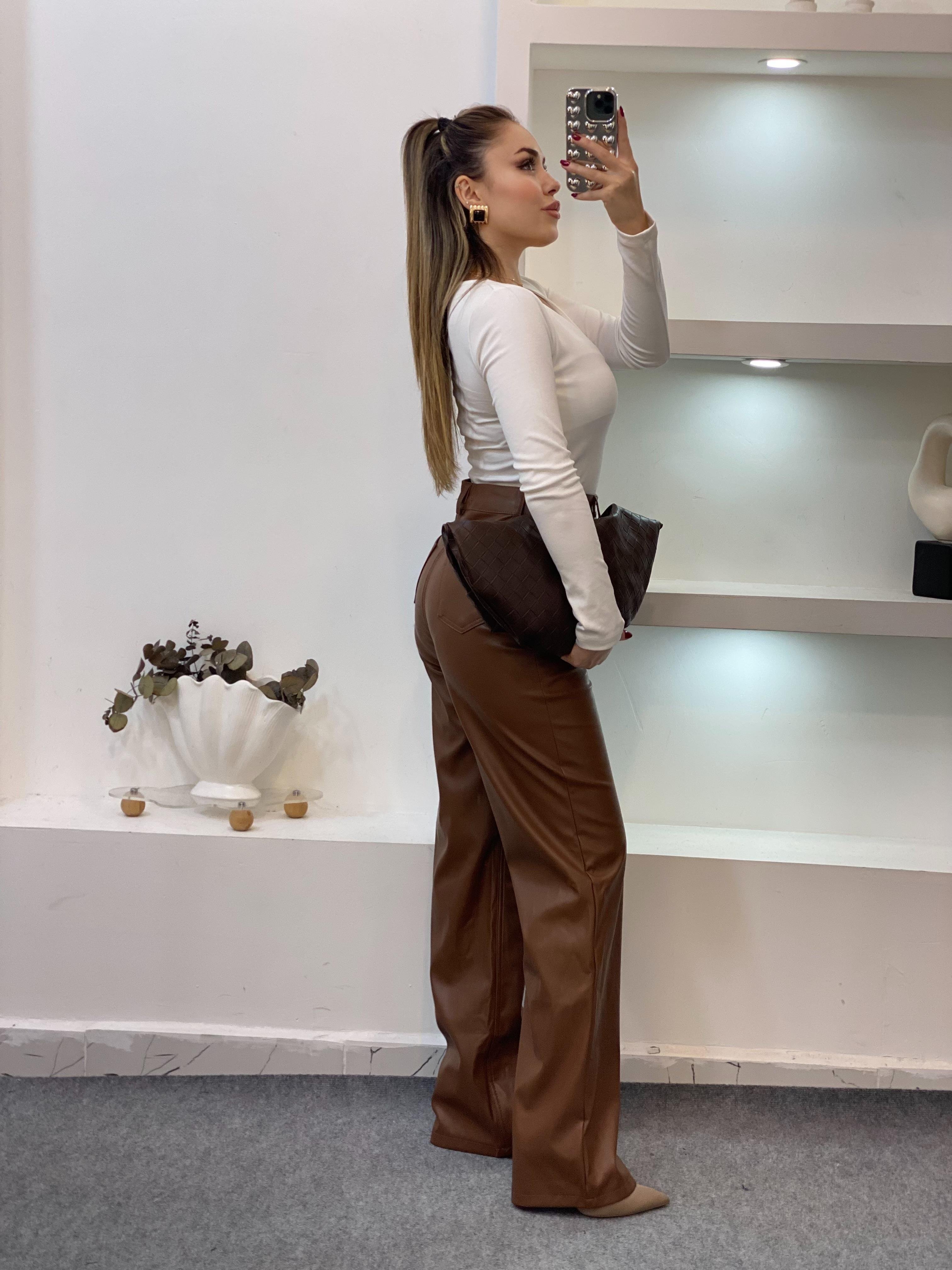 Beyaz Yakası Büzgülü Basic Bluz