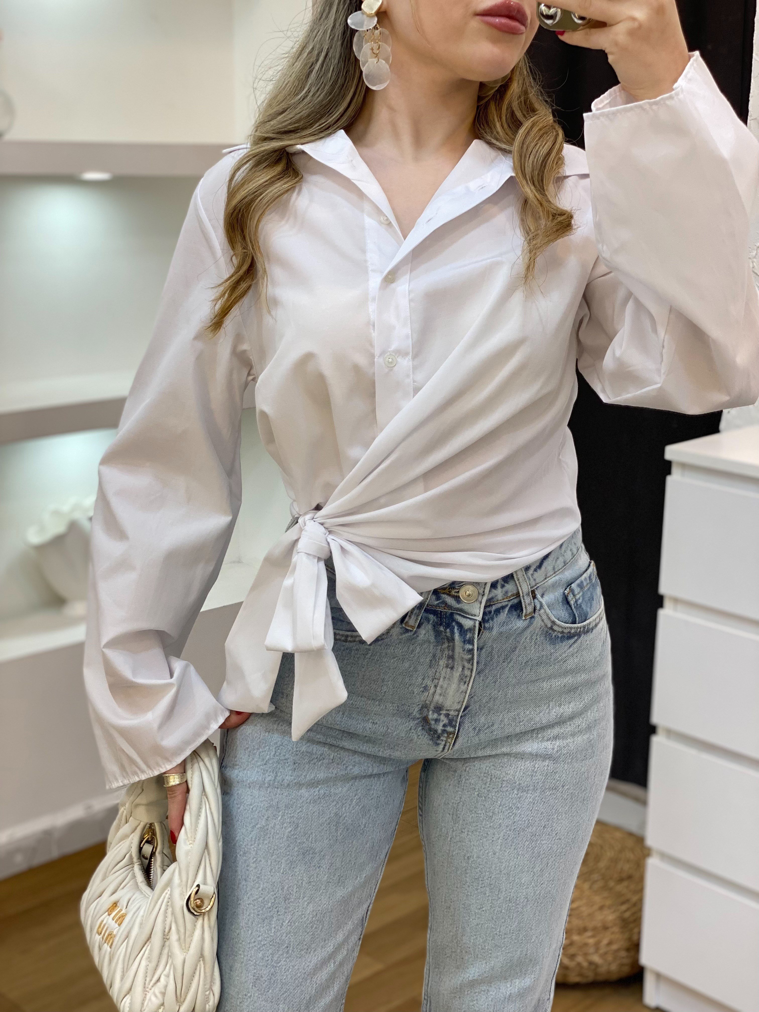 Beyaz Yanı Bağlamalı Model Gömlek 