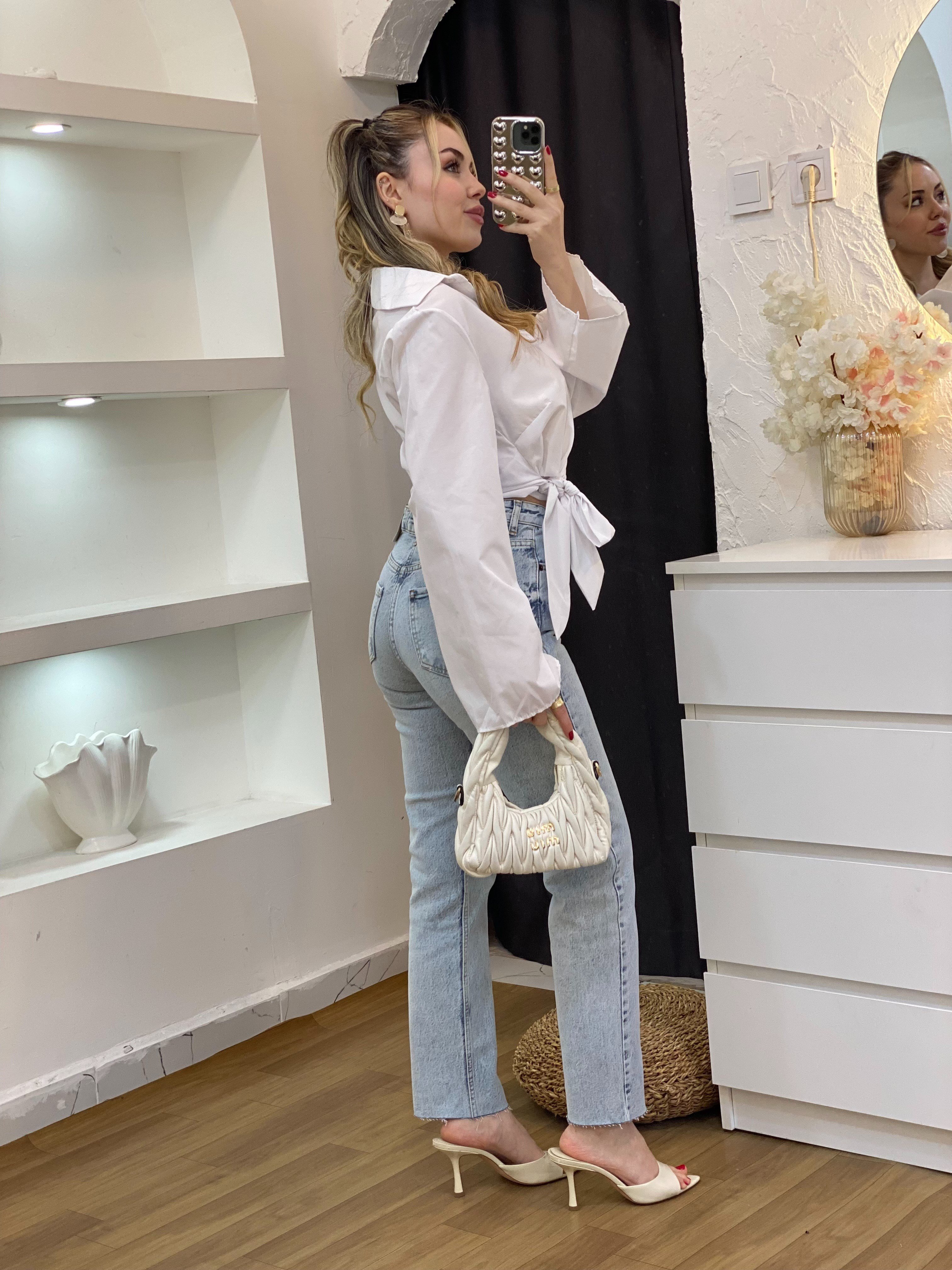 Beyaz Yanı Bağlamalı Model Gömlek 