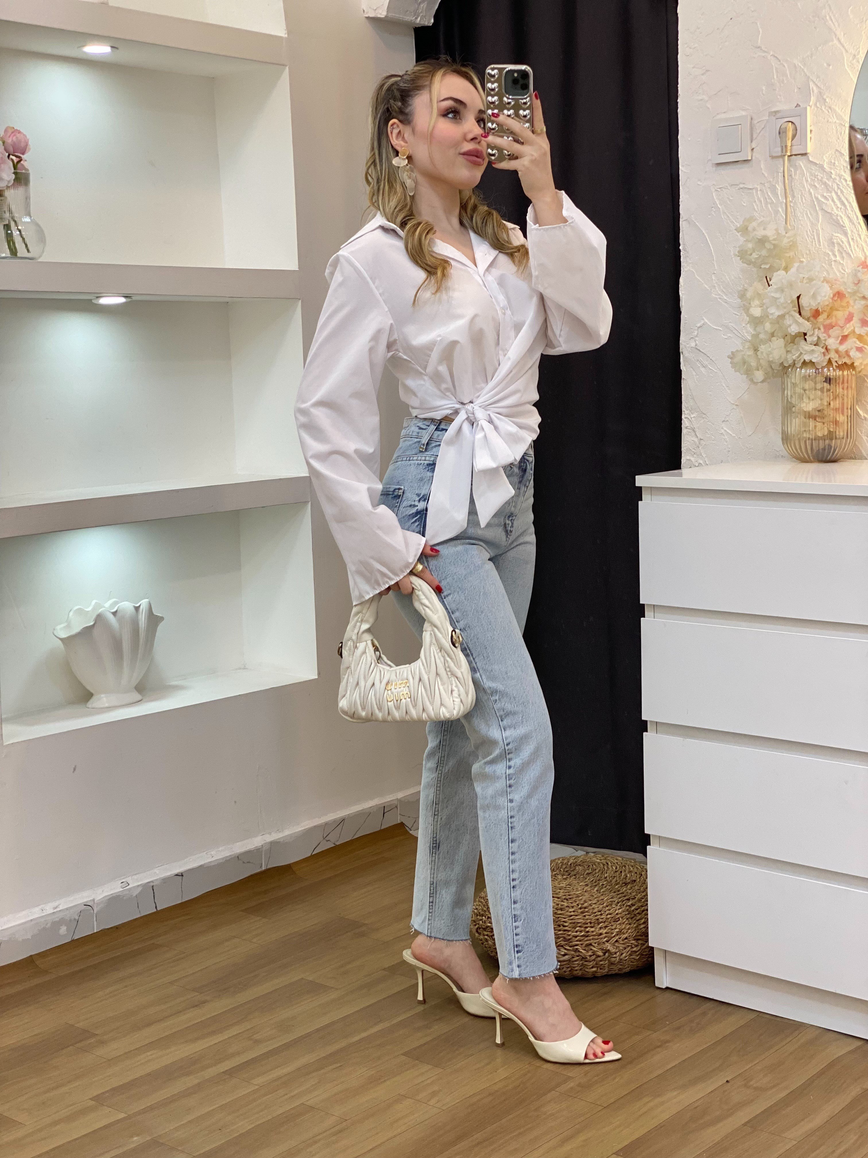Beyaz Yanı Bağlamalı Model Gömlek 