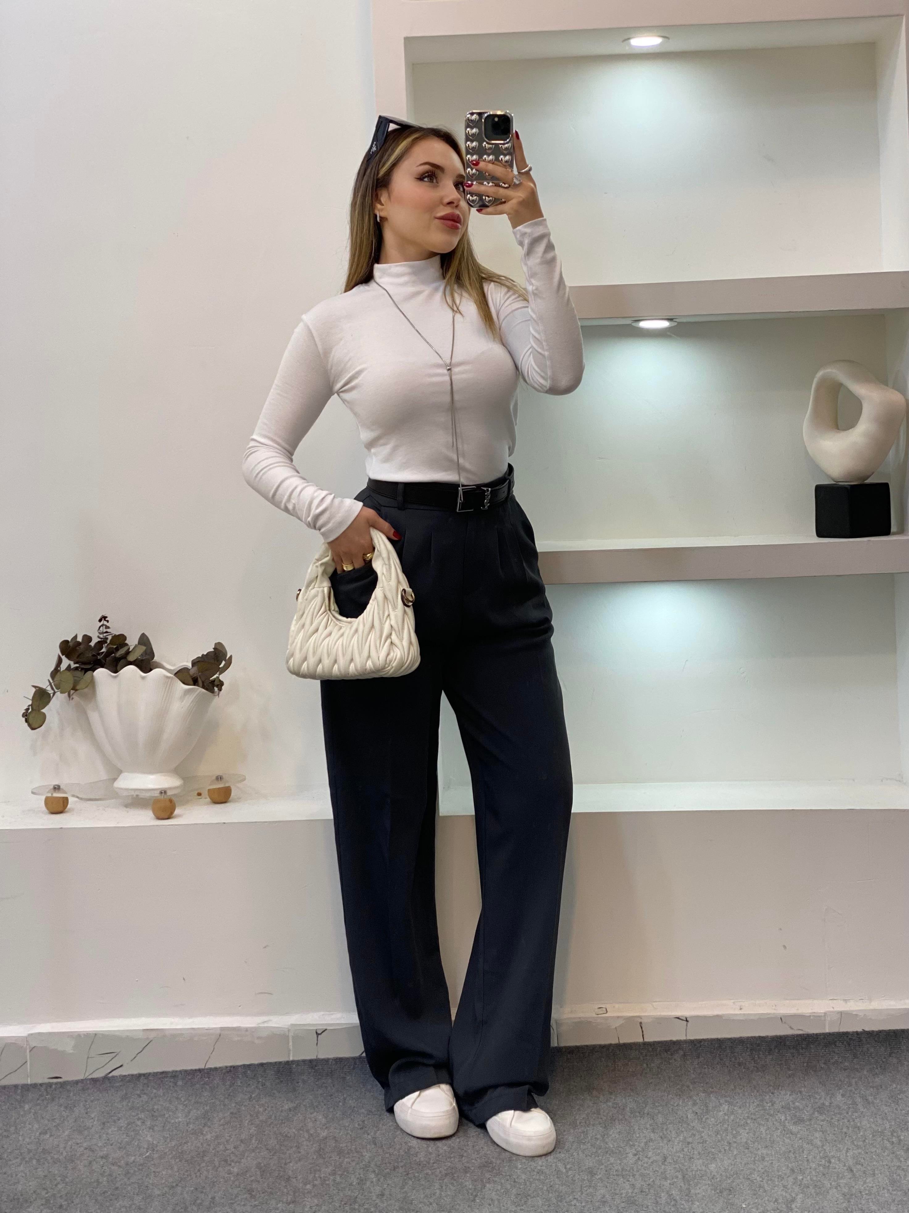 Beyaz Yarım Boğazlı Modal Kumaş Basic Bluz