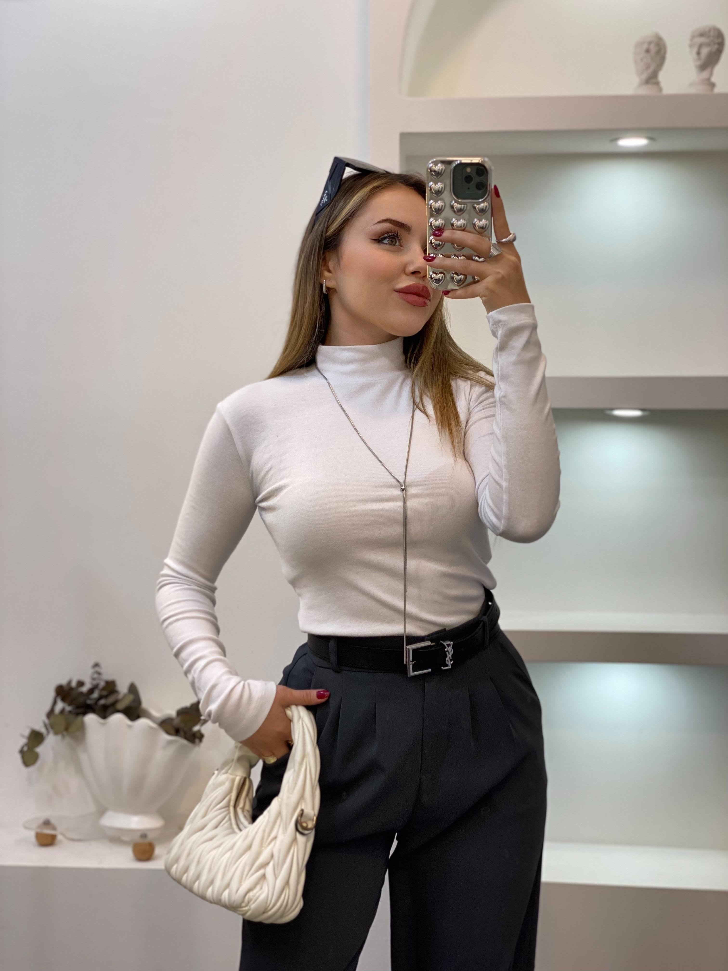 Beyaz Yarım Boğazlı Modal Kumaş Basic Bluz