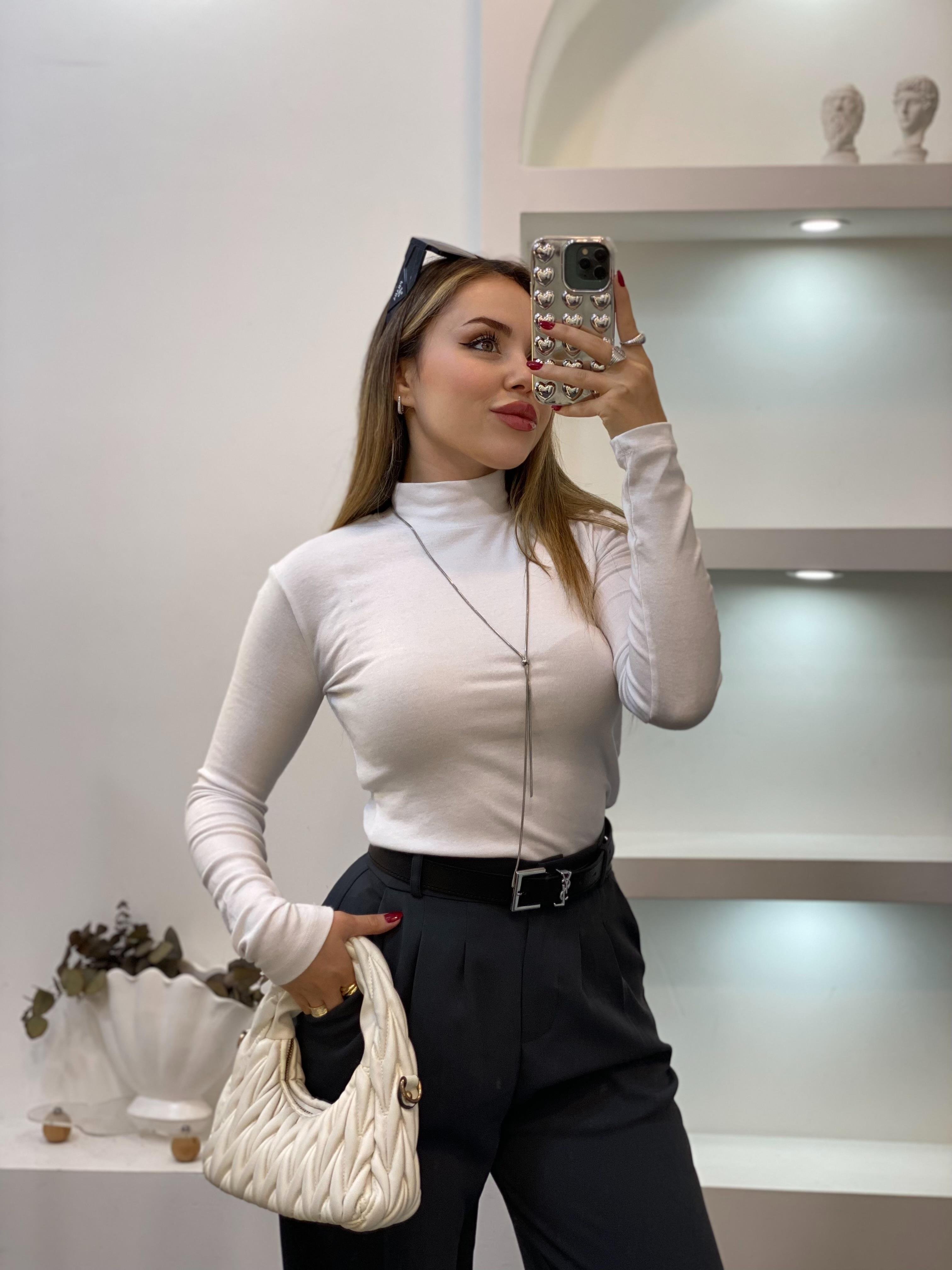 Beyaz Yarım Boğazlı Modal Kumaş Basic Bluz