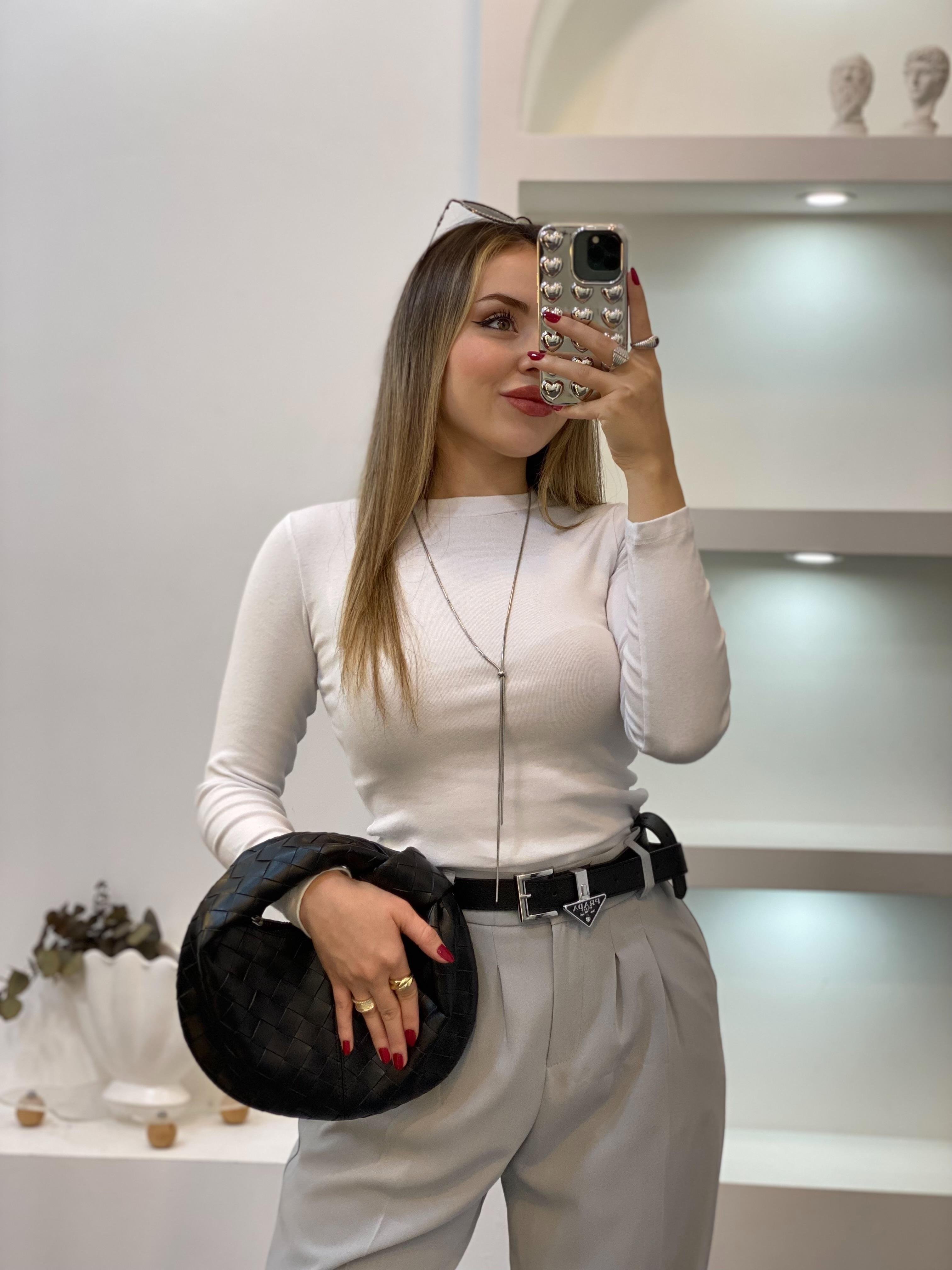 Beyaz Yuvarlak Yaka Modal Kumaş Basic Bluz