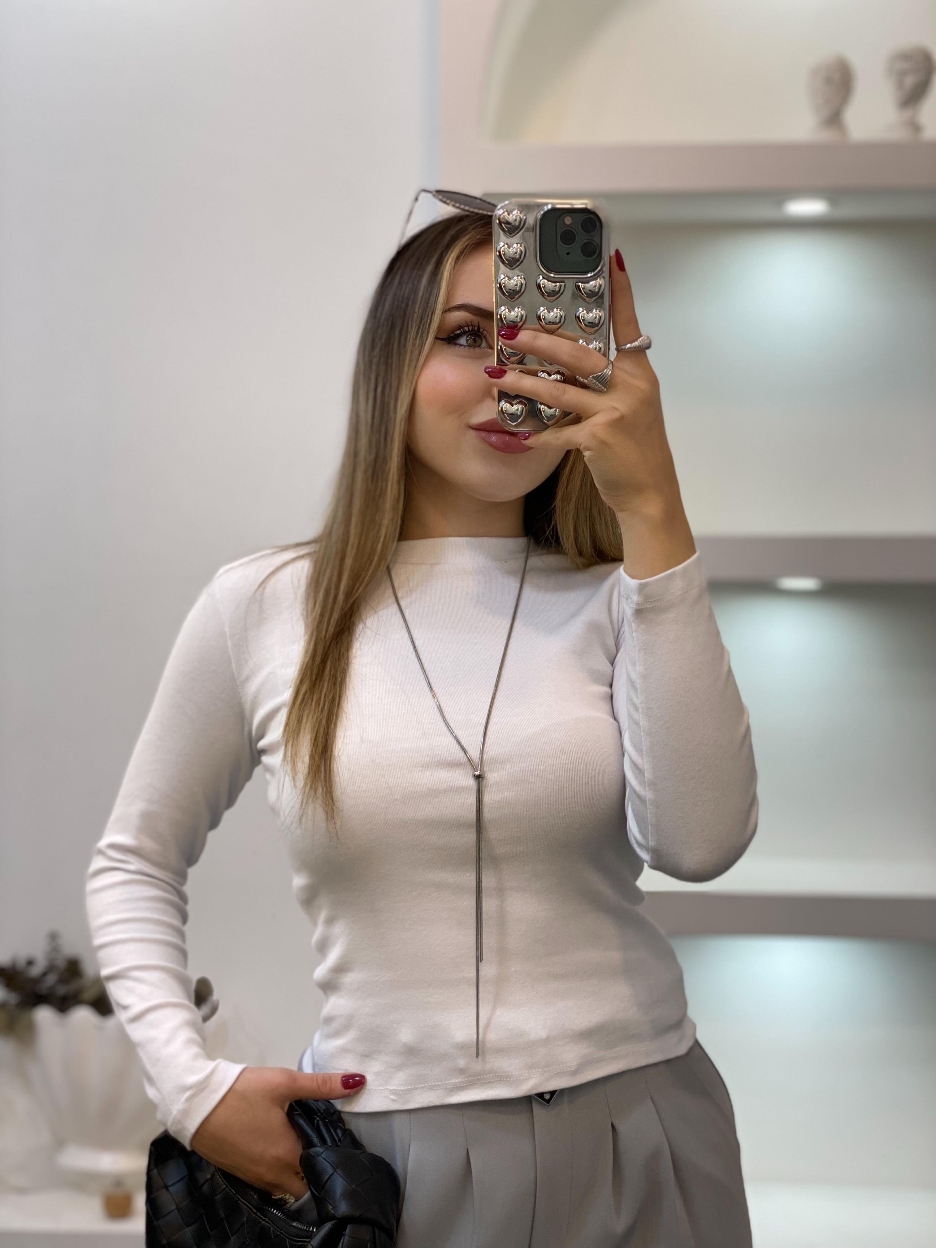 Beyaz Yuvarlak Yaka Modal Kumaş Basic Bluz