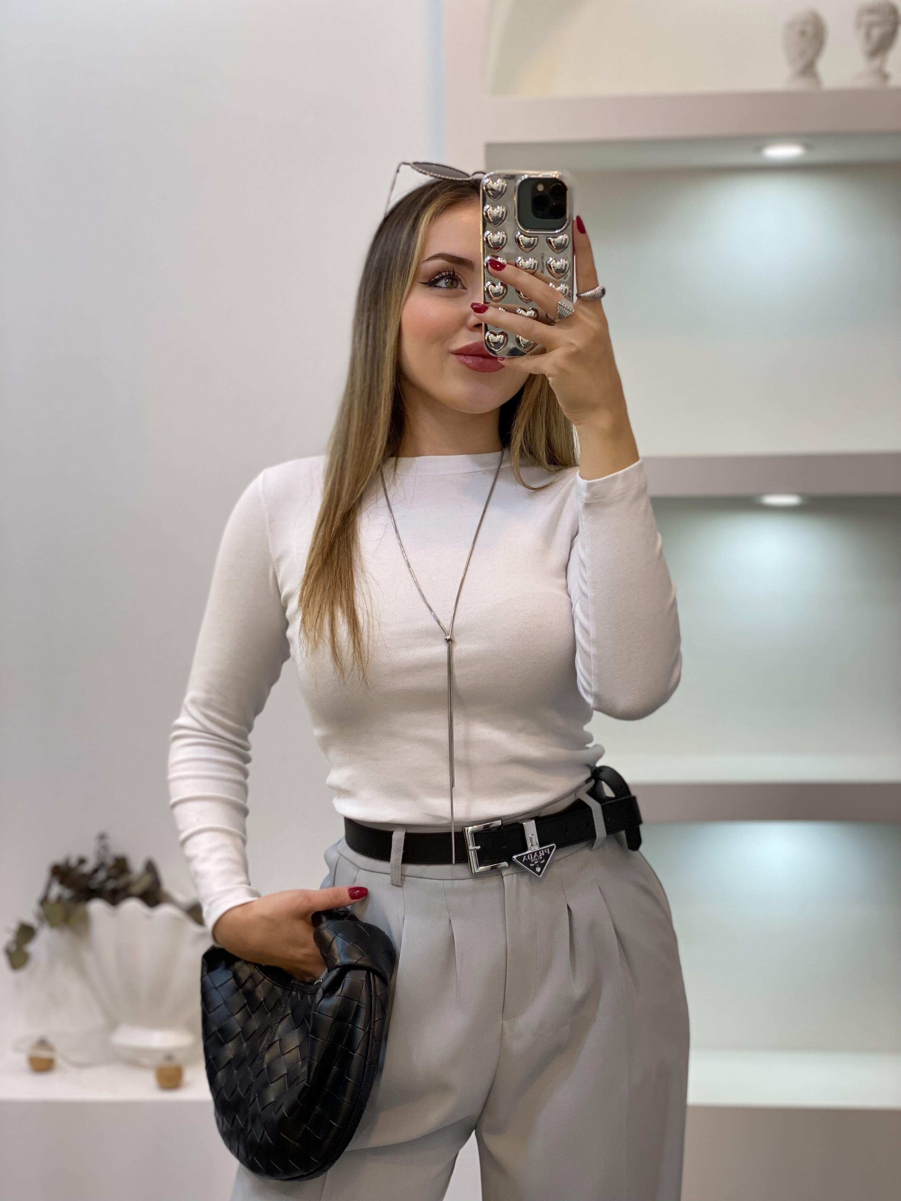 Beyaz Yuvarlak Yaka Modal Kumaş Basic Bluz