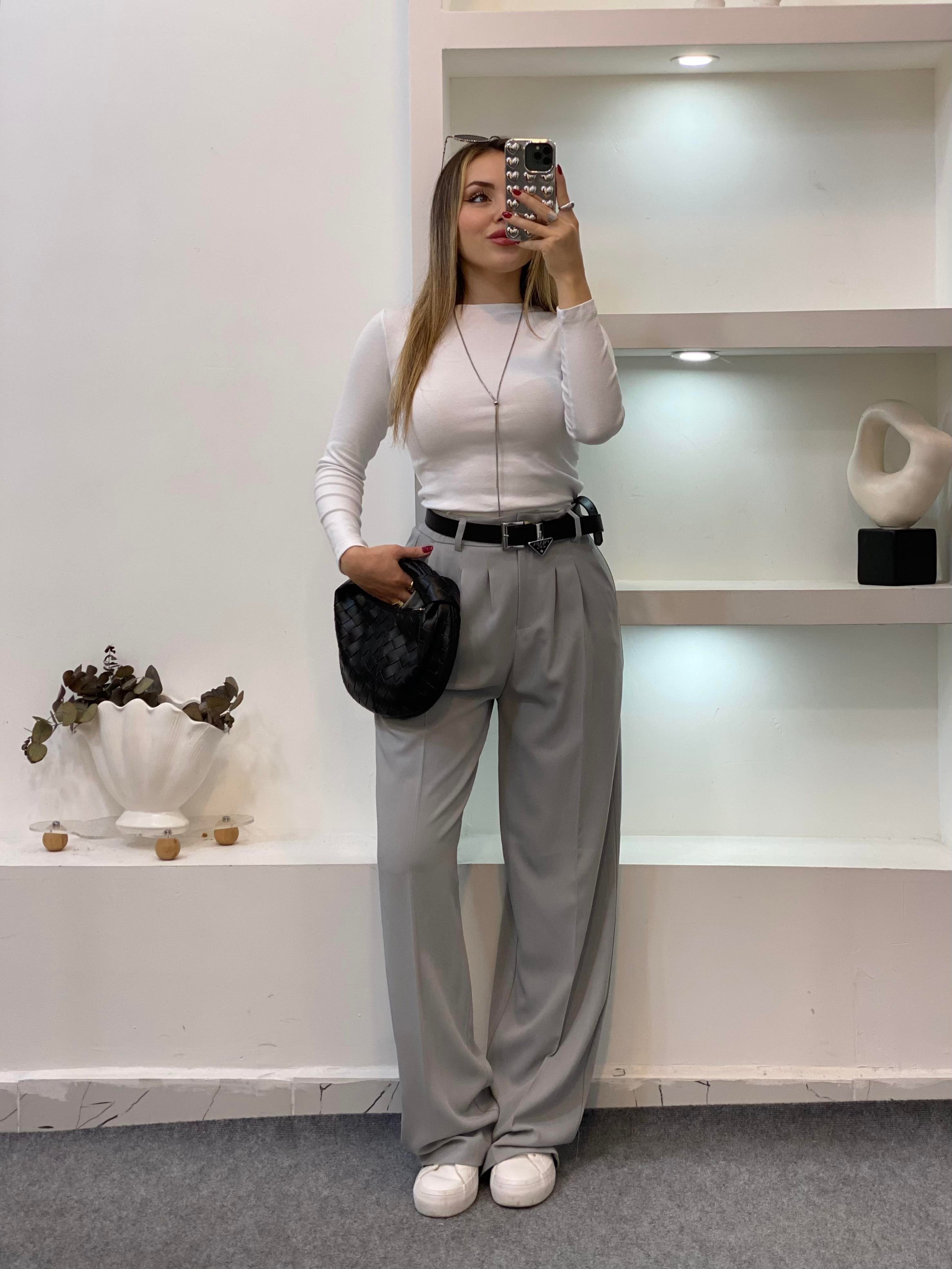 Beyaz Yuvarlak Yaka Modal Kumaş Basic Bluz