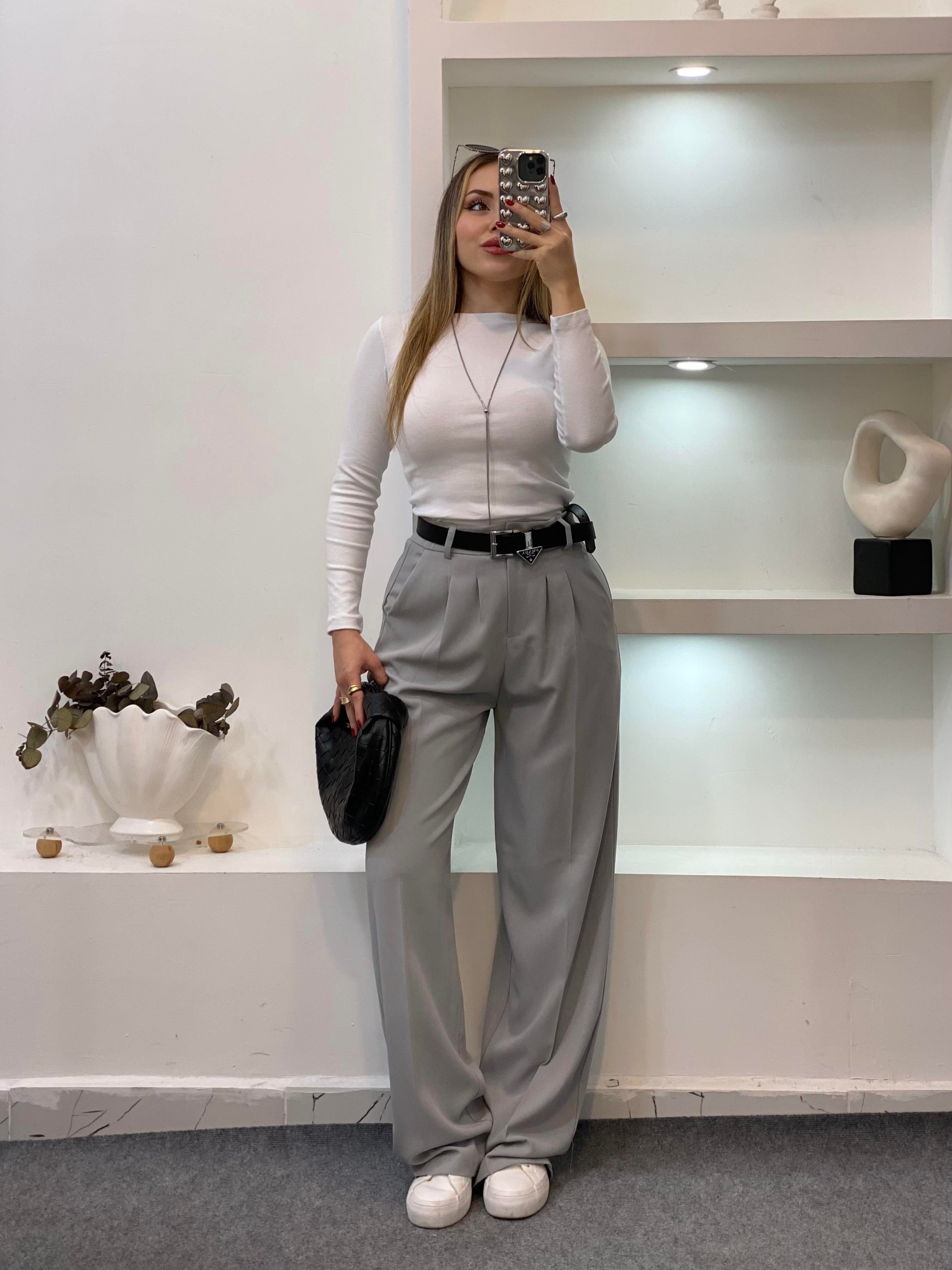 Beyaz Yuvarlak Yaka Modal Kumaş Basic Bluz