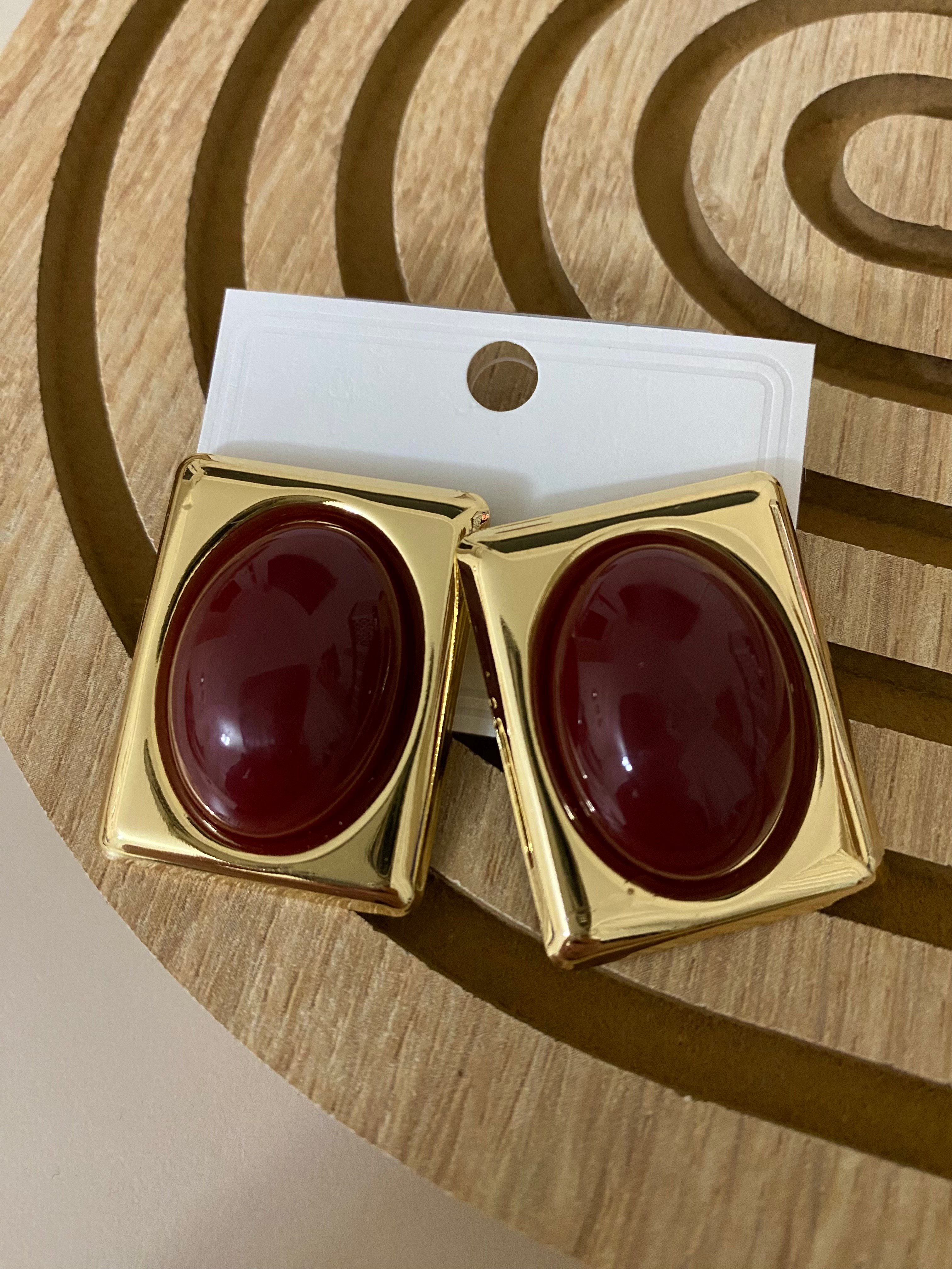 Bordo Taşlı Gold Plaka Küpe 