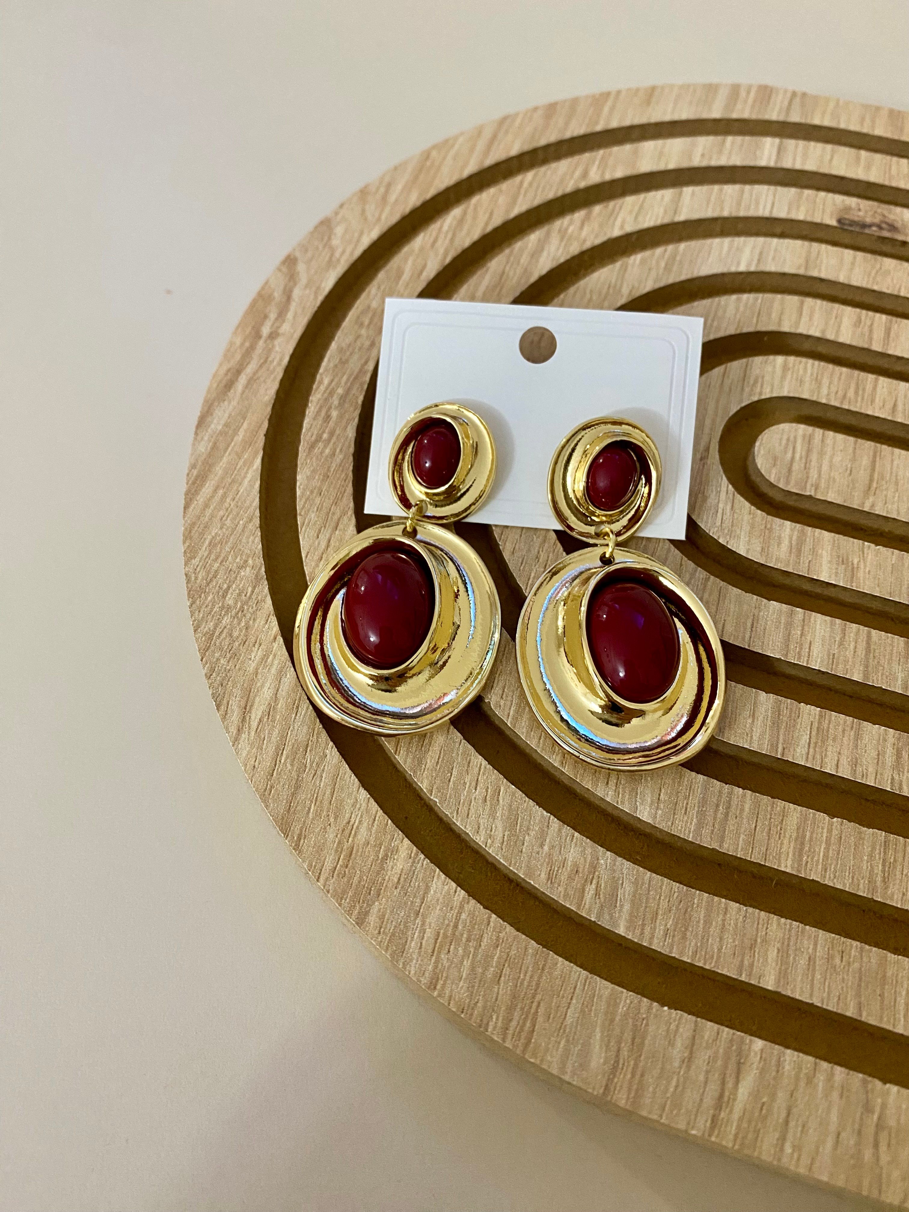 Bordo Taşlı Sallantılı Küpe 