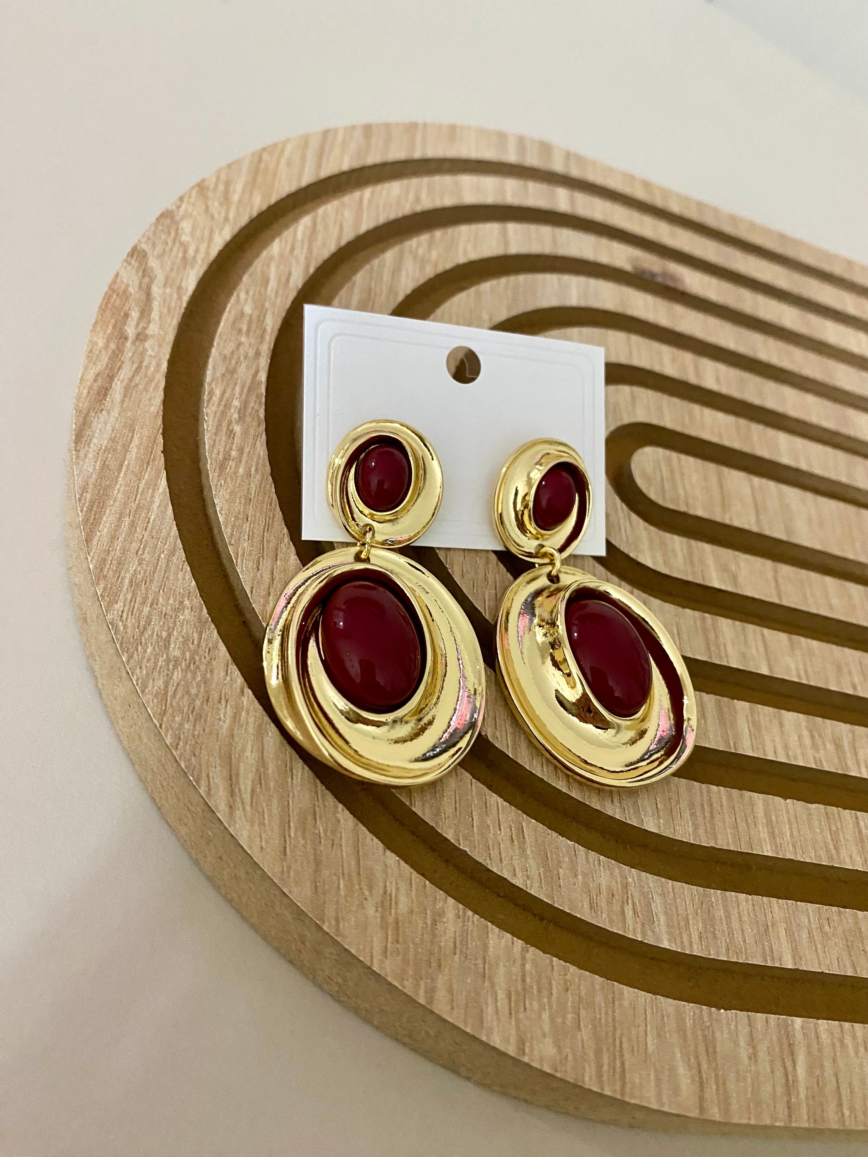 Bordo Taşlı Sallantılı Küpe 