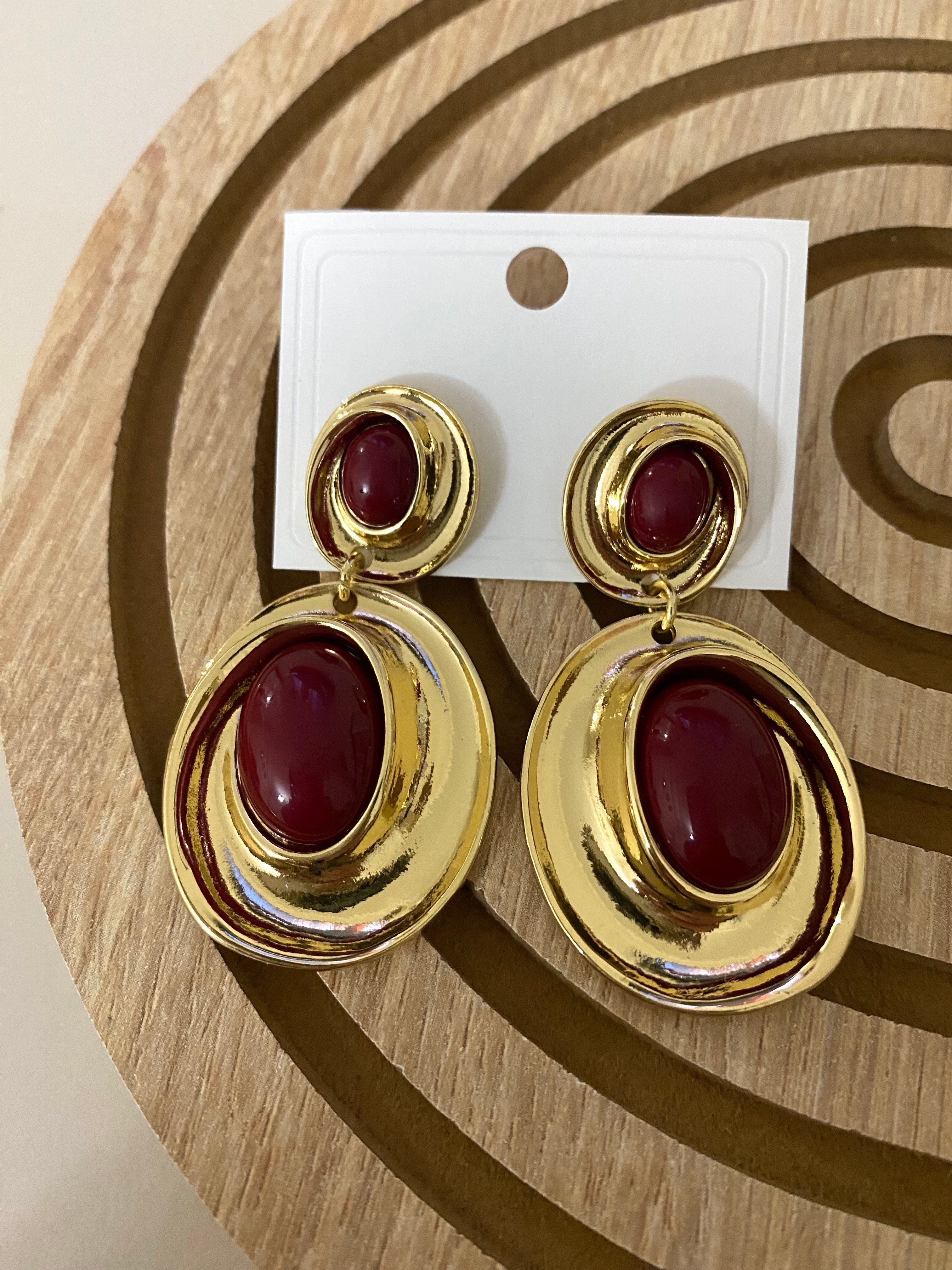 Bordo Taşlı Sallantılı Küpe 
