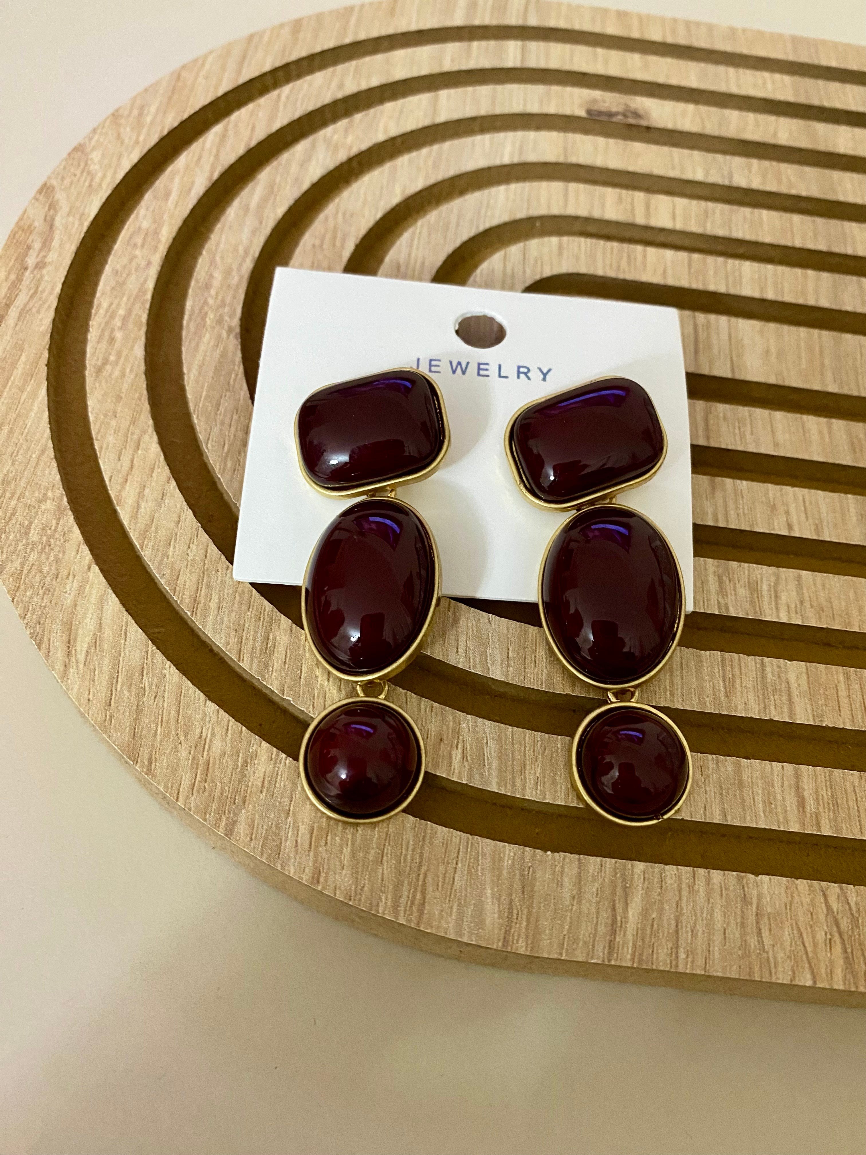 Bordo Taşlı Üç Şekil Küpe