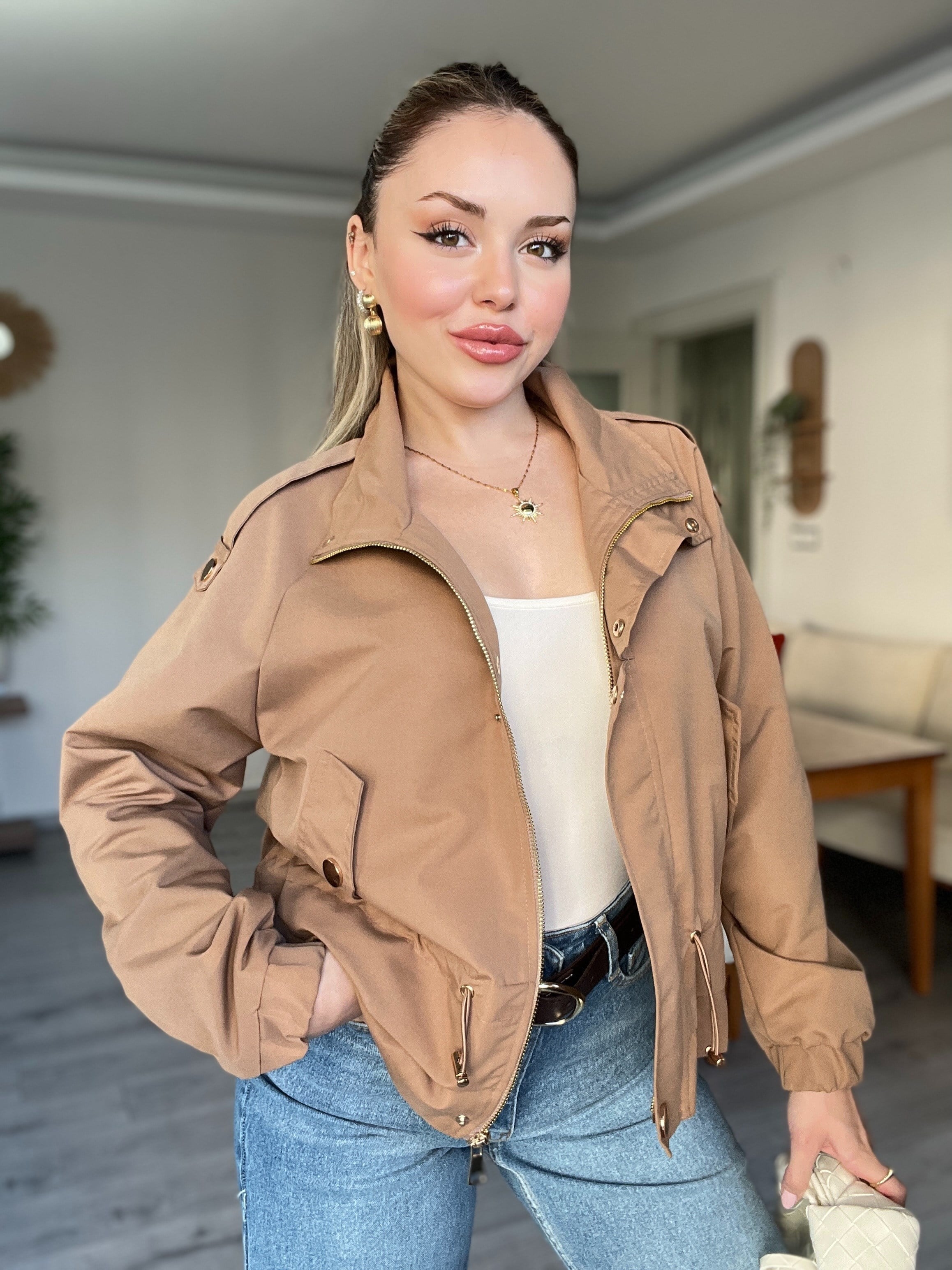 Camel Renk Büzgülü Model Trenç