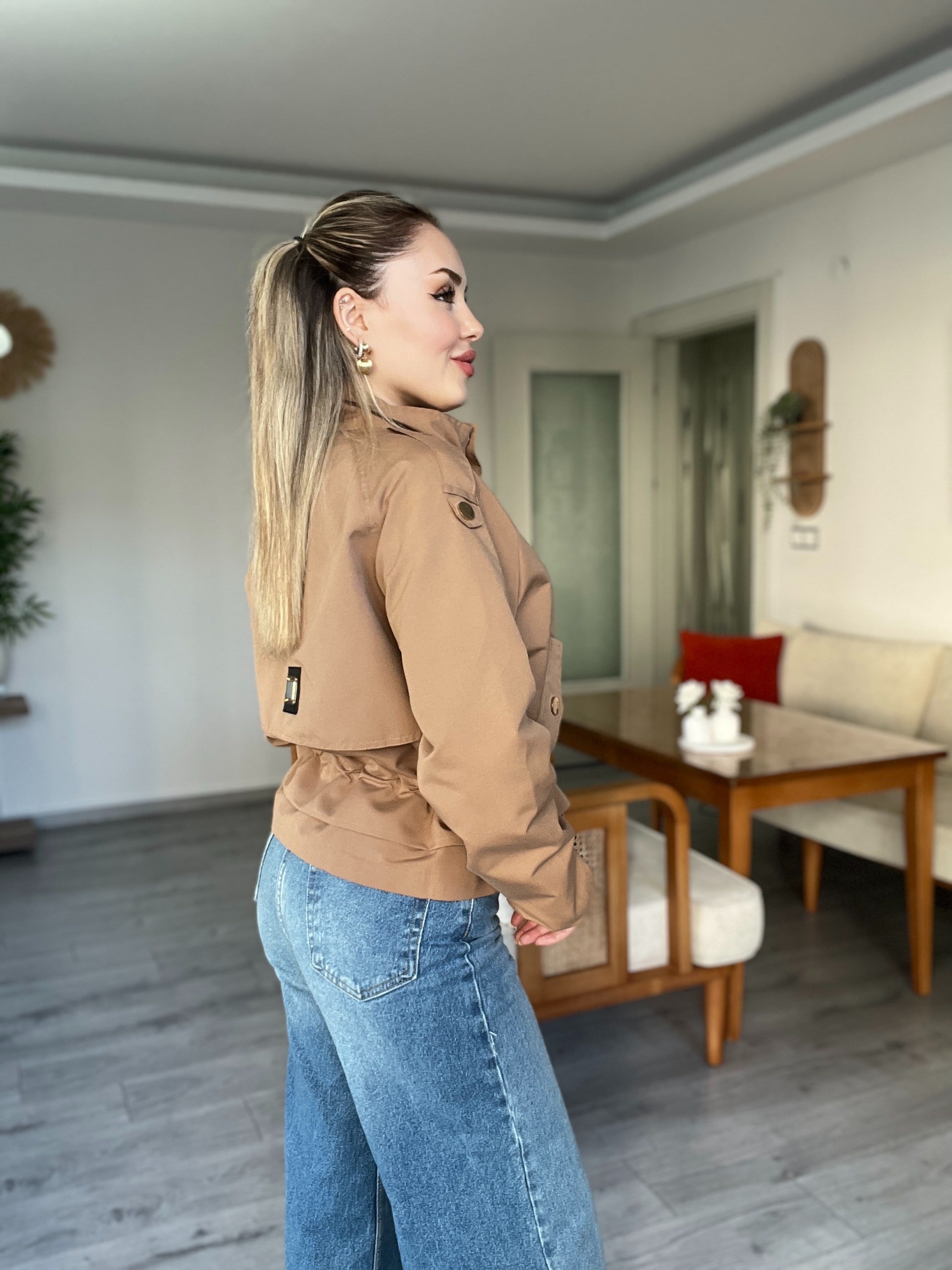 Camel Renk Büzgülü Model Trenç