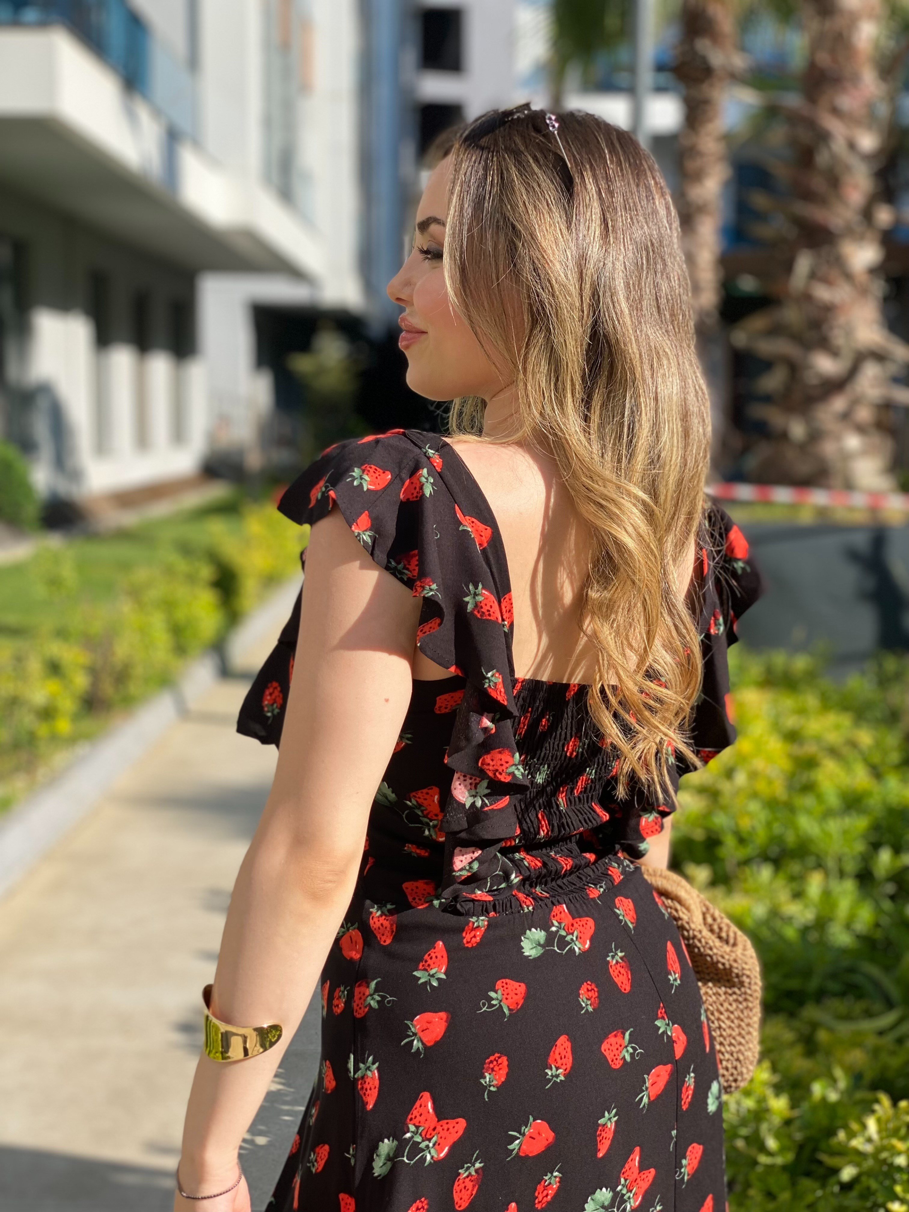 Çilek Desen Kolları Volanlı Elbise