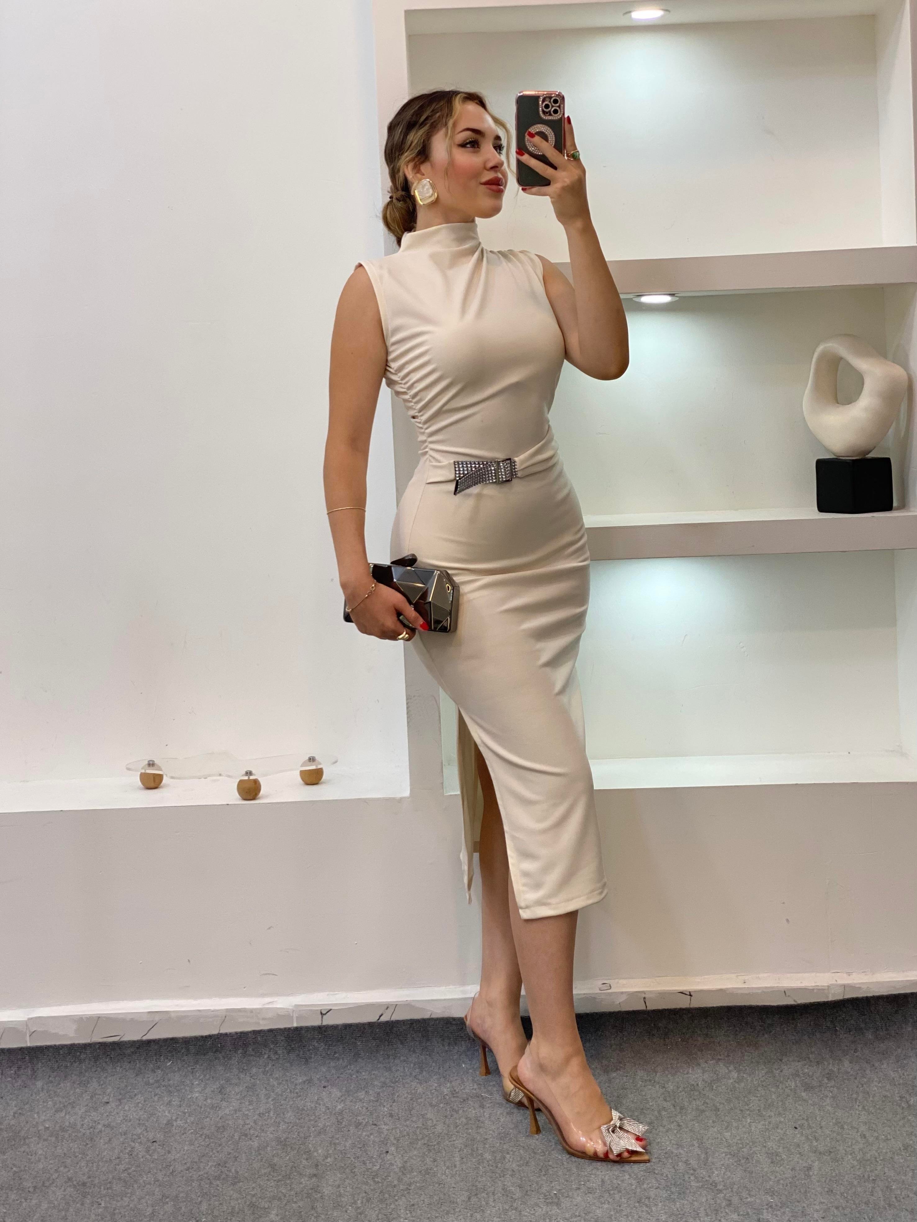 Ekru Fit Gösteren Premium Kalite Taş Detaylı Elbise