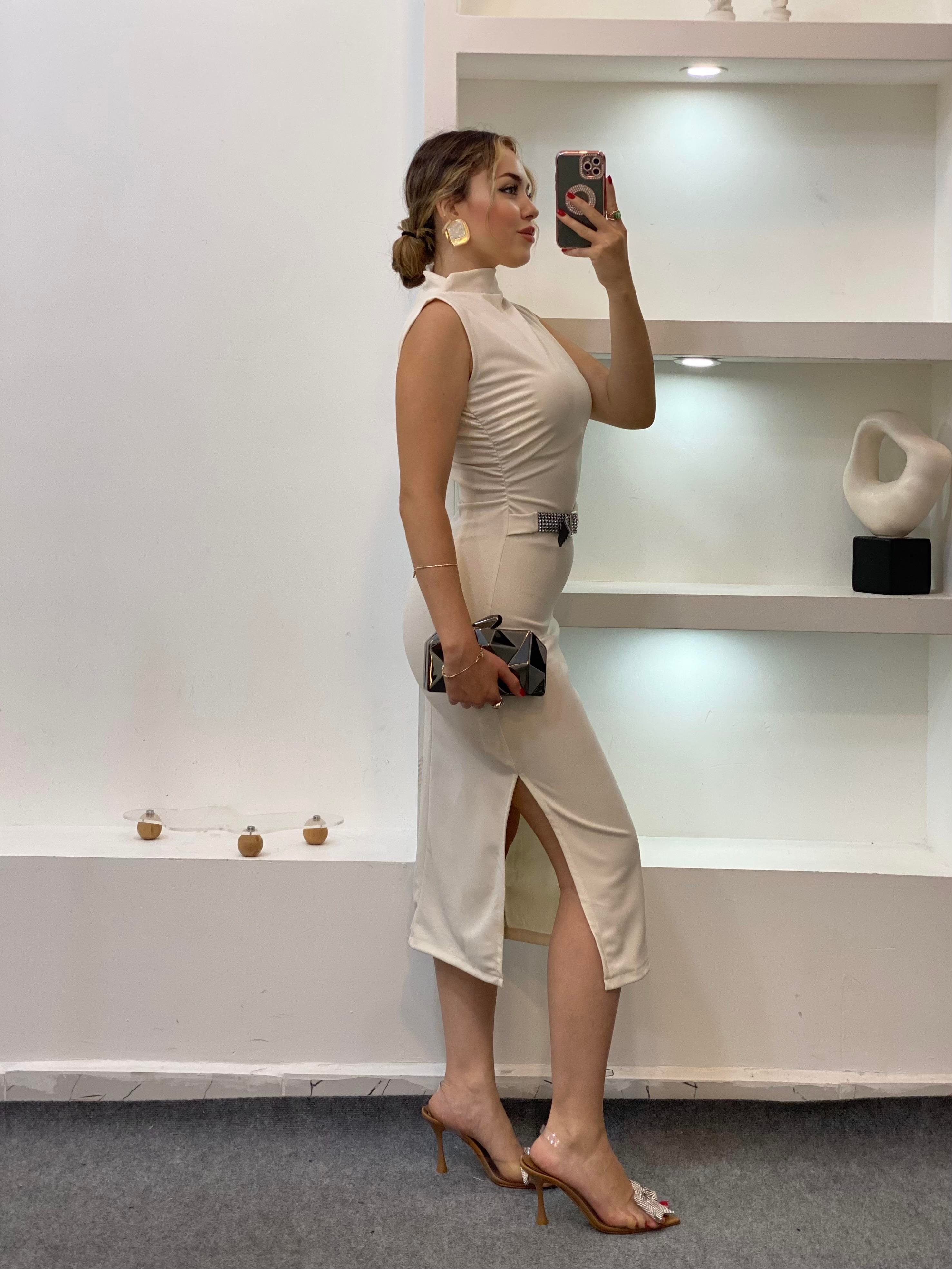 Ekru Fit Gösteren Premium Kalite Taş Detaylı Elbise