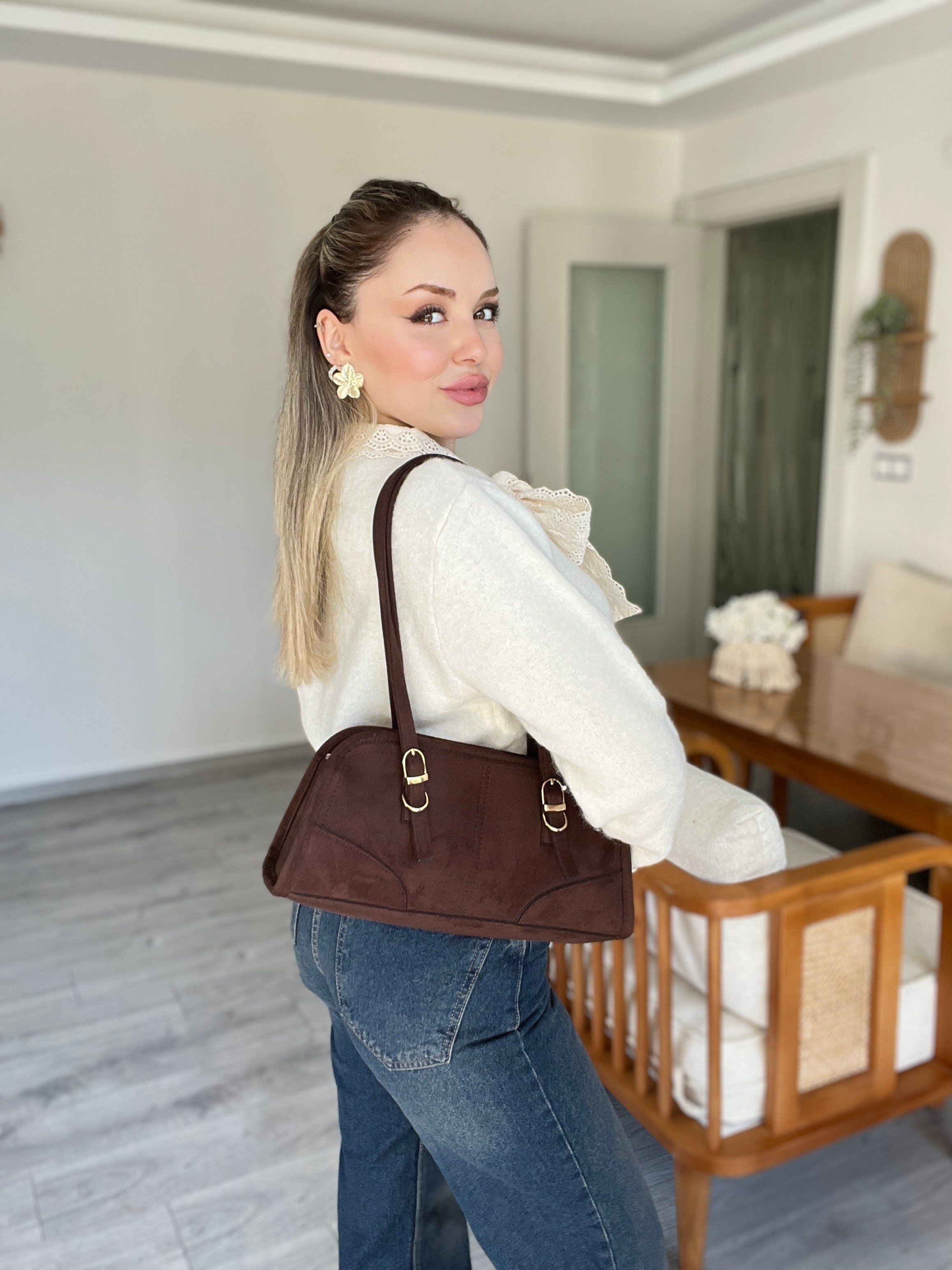 Ekru Güpürlü Model Kalp Düğmeli Hırka