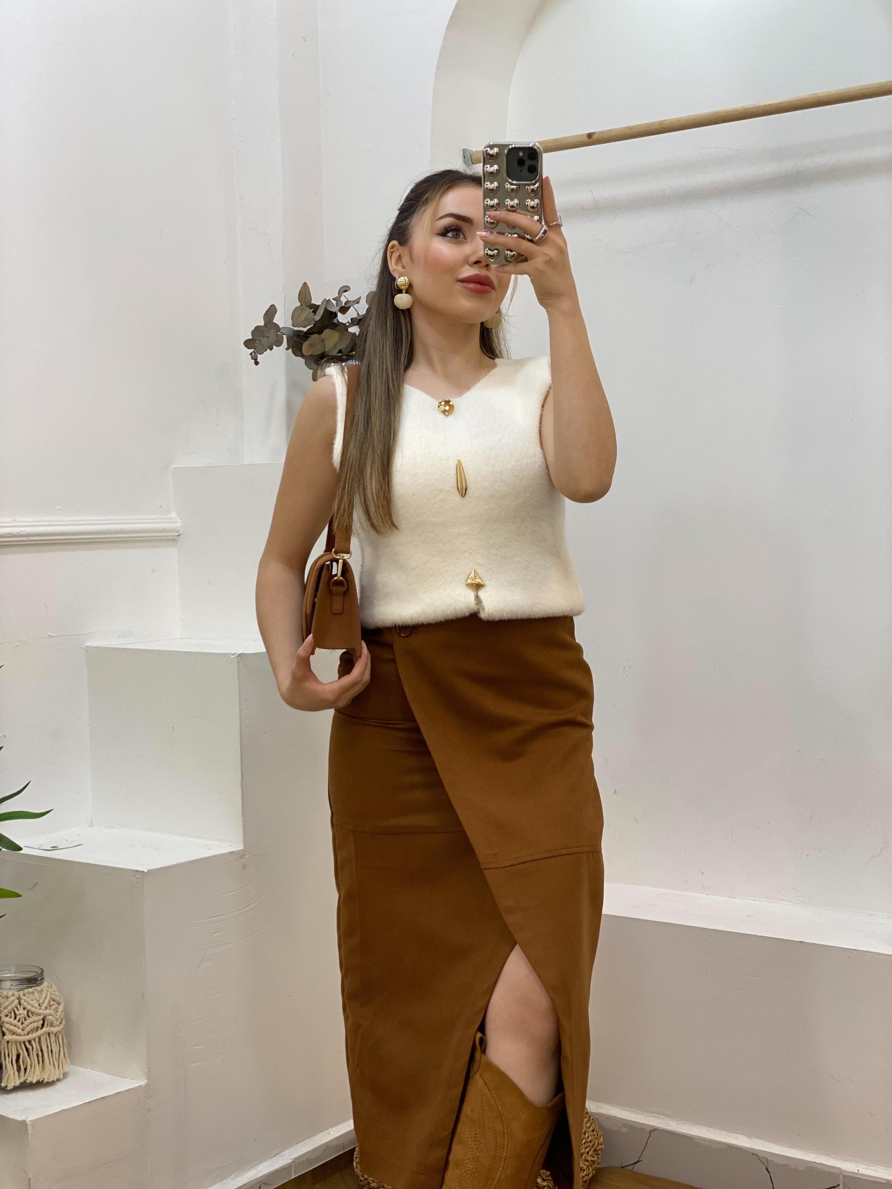Ekru Renk Gold Düğmeli Yumoş Triko 