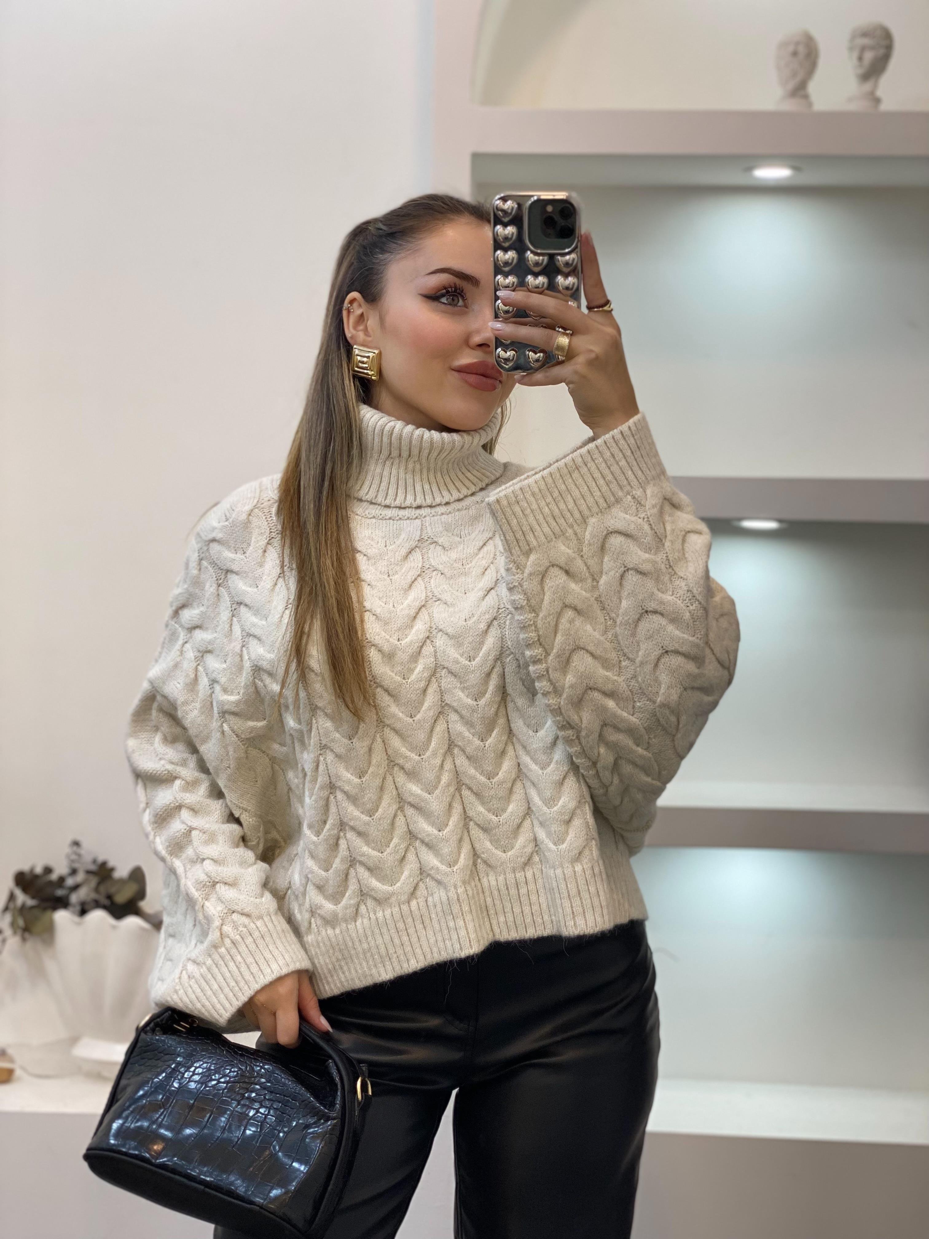 Ekru Saç Örgü Boğazlı Kazak