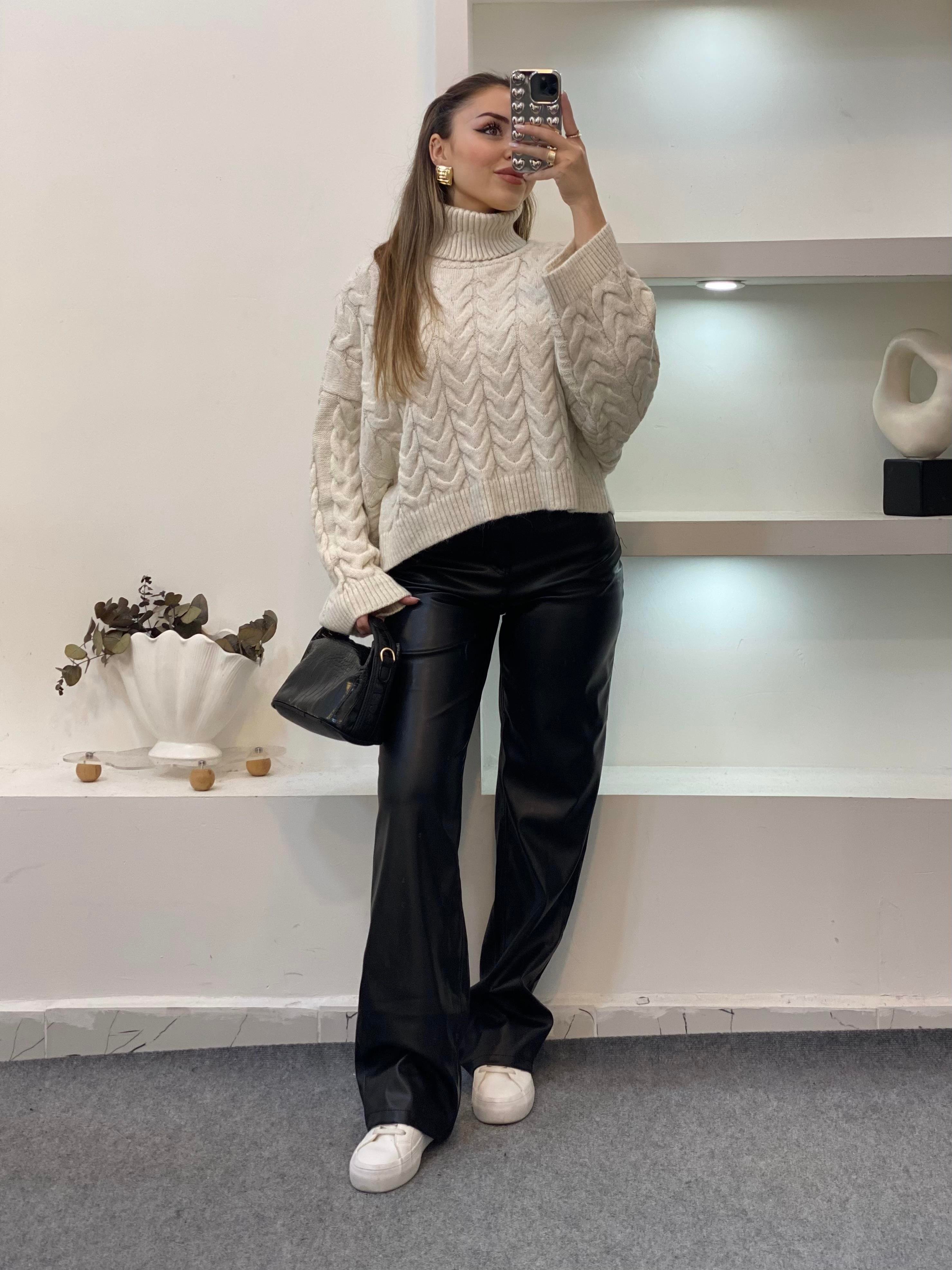 Ekru Saç Örgü Boğazlı Kazak