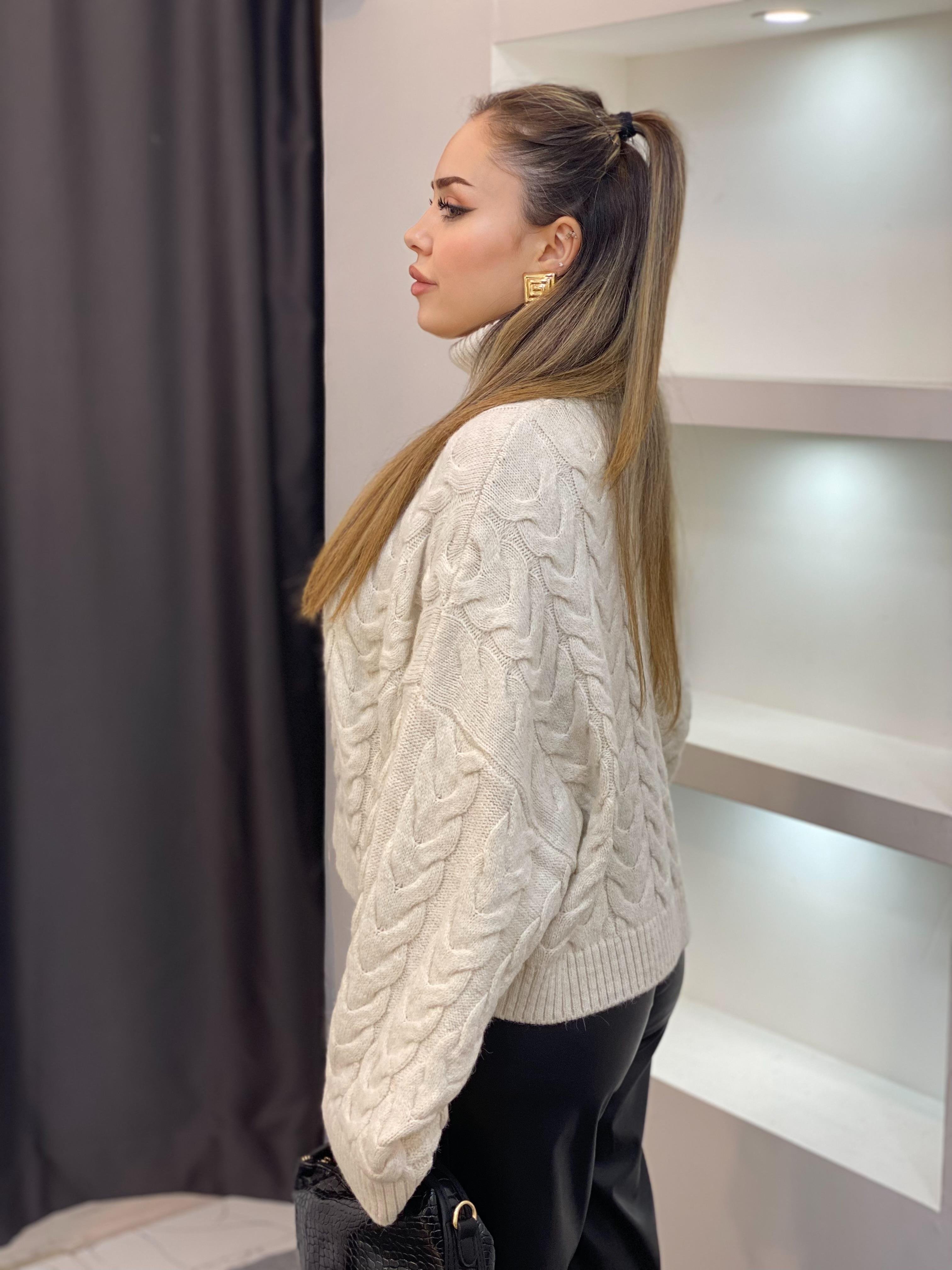 Ekru Saç Örgü Boğazlı Kazak