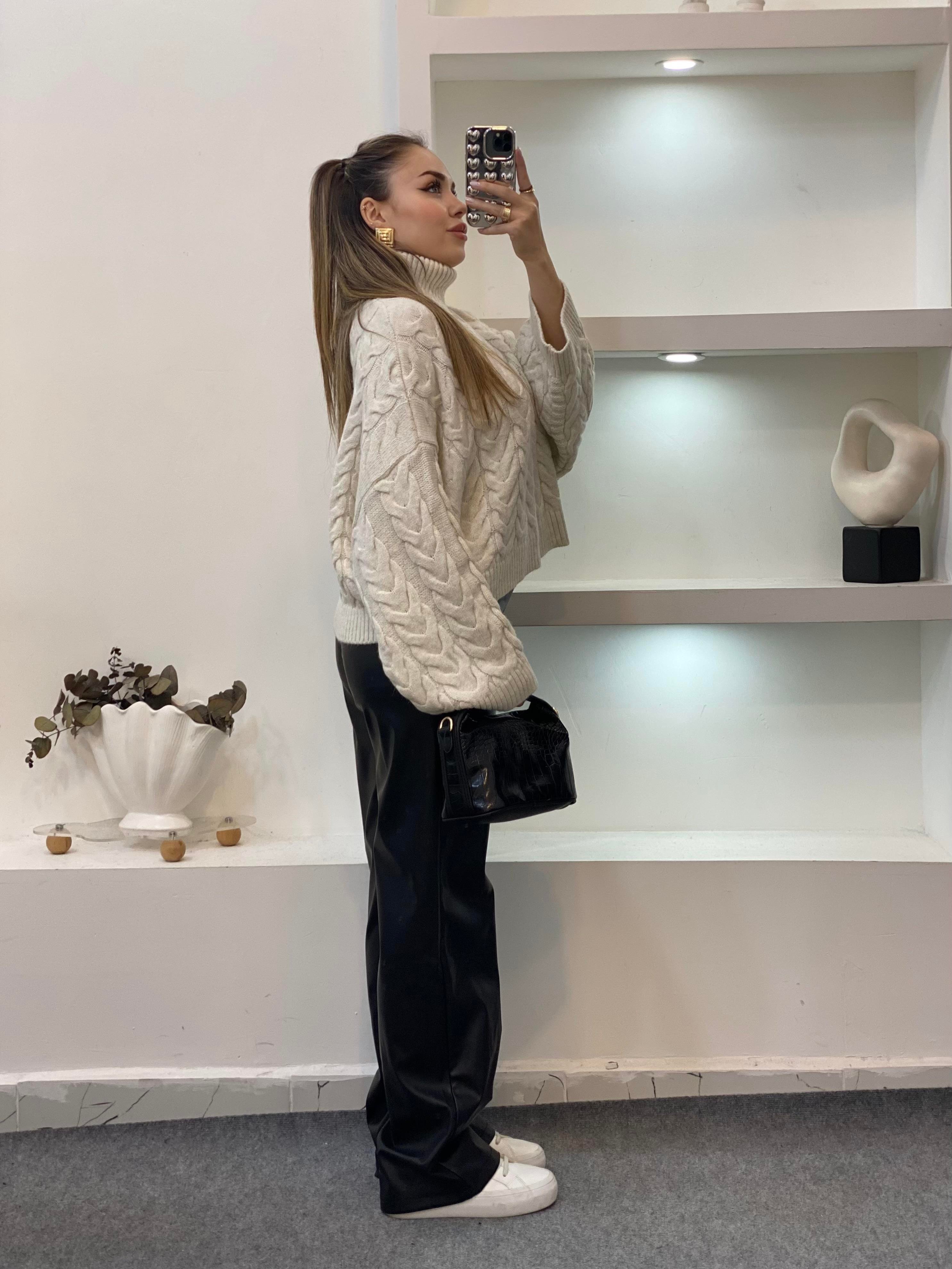 Ekru Saç Örgü Boğazlı Kazak