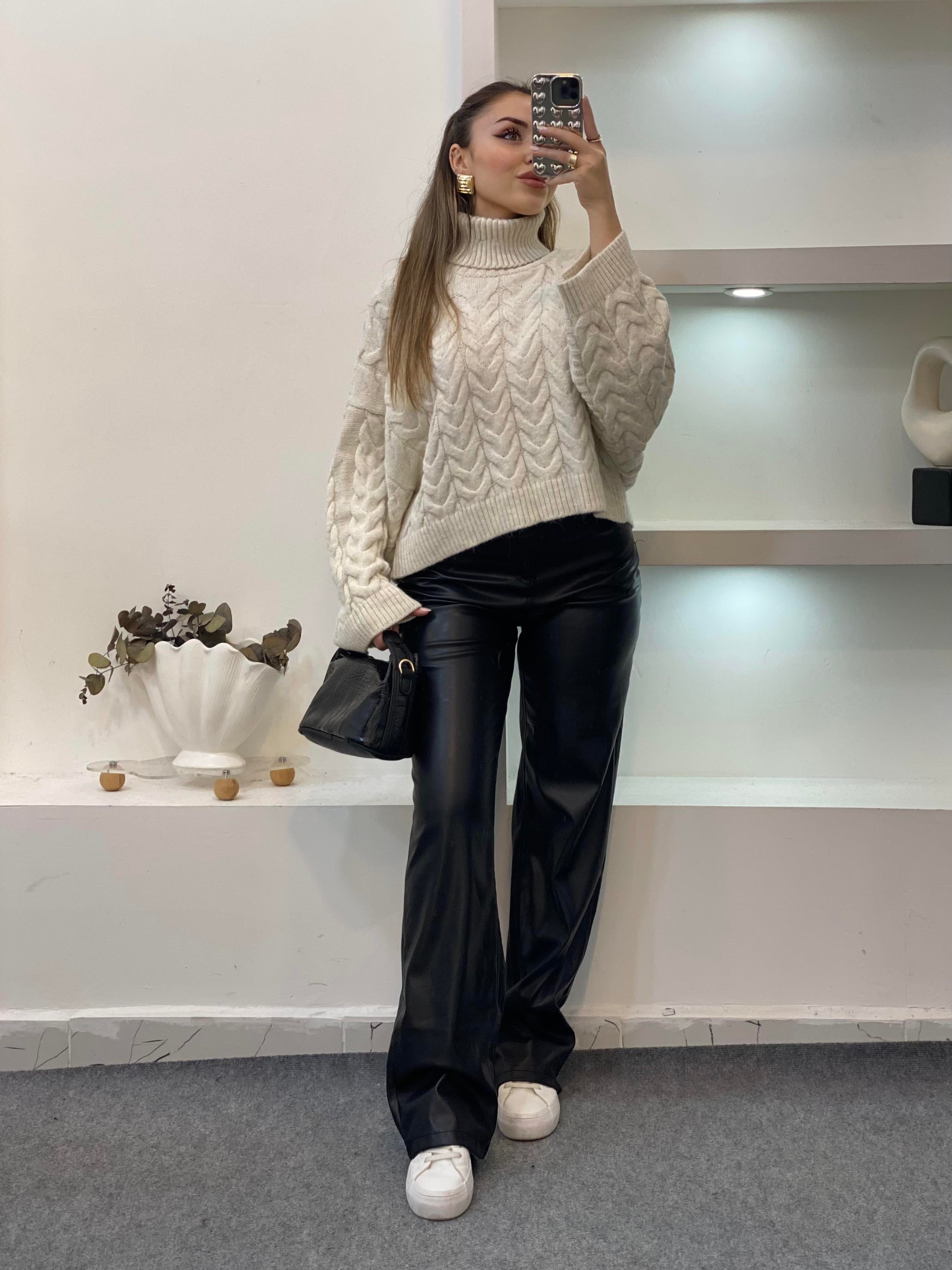 Ekru Saç Örgü Boğazlı Kazak