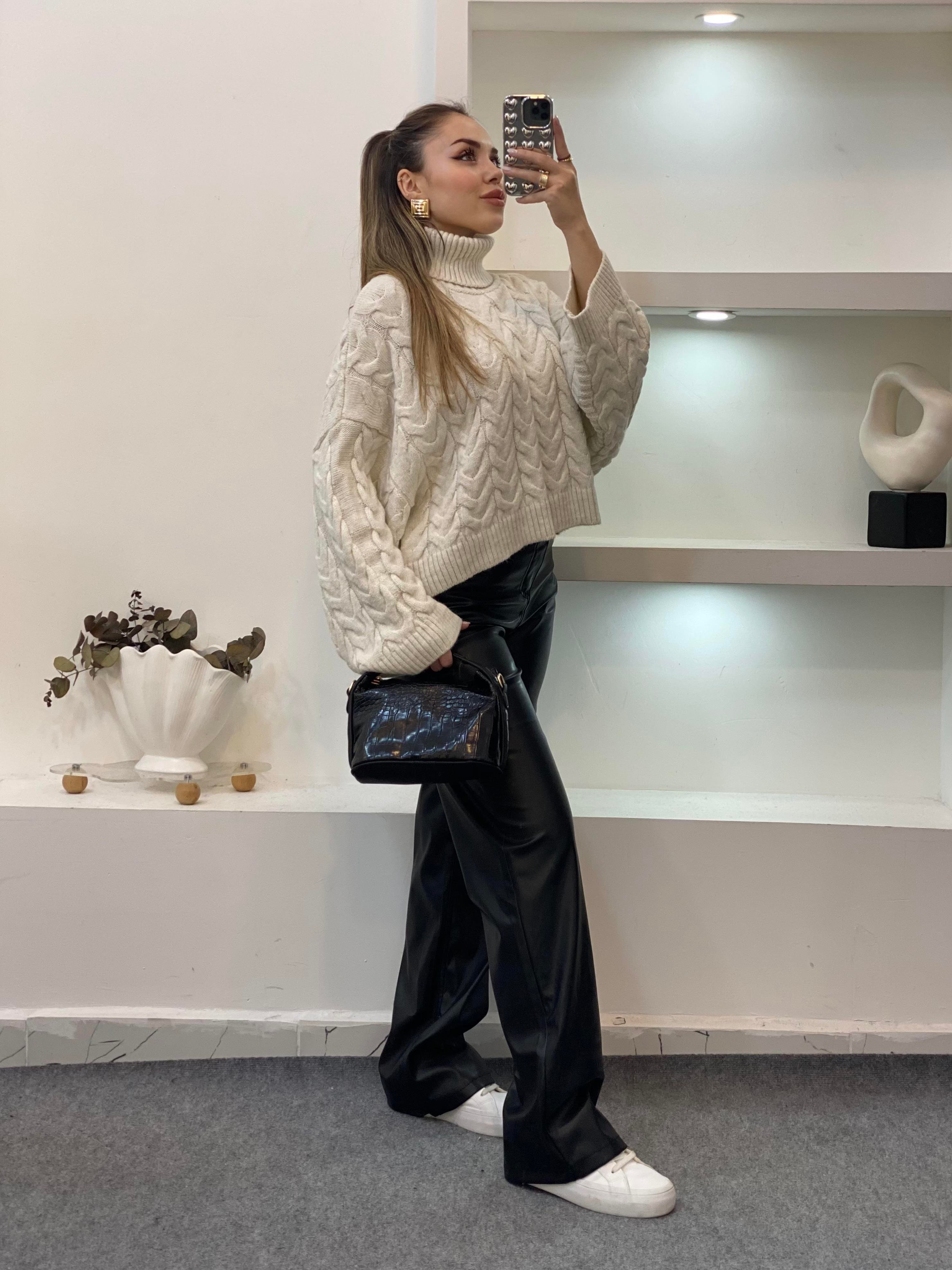 Ekru Saç Örgü Boğazlı Kazak