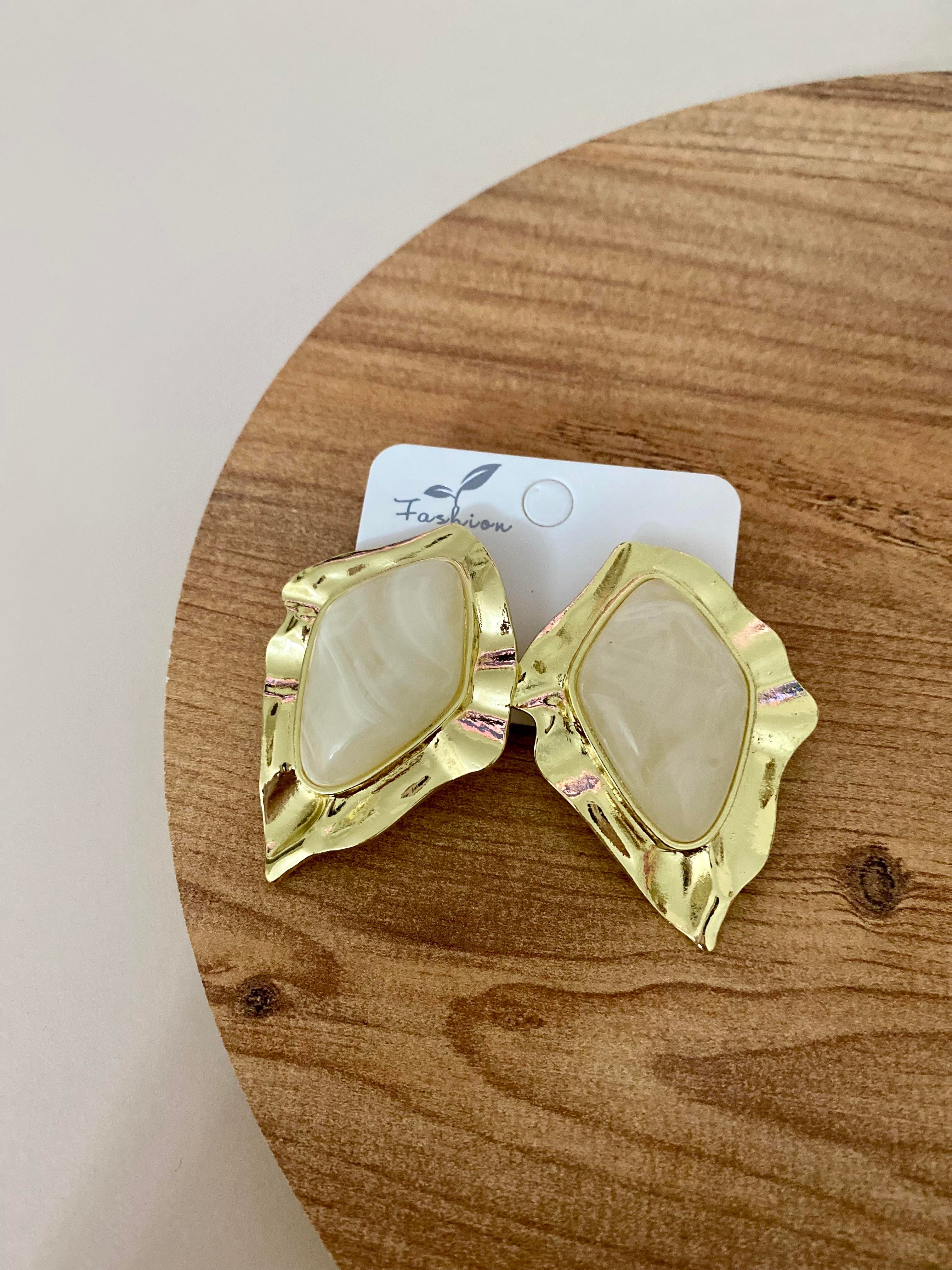Gold Bej Mineli Küpe