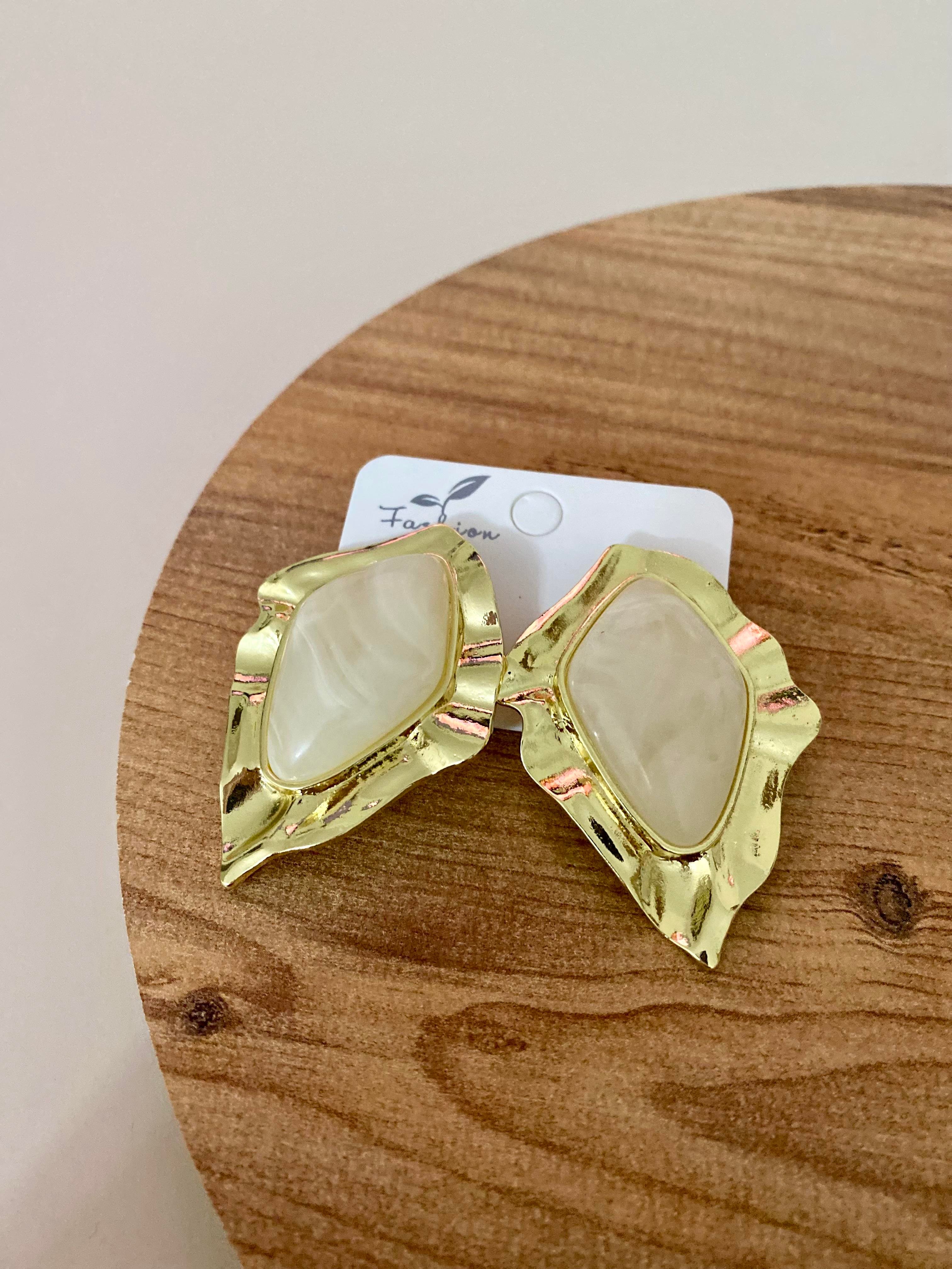 Gold Bej Mineli Küpe